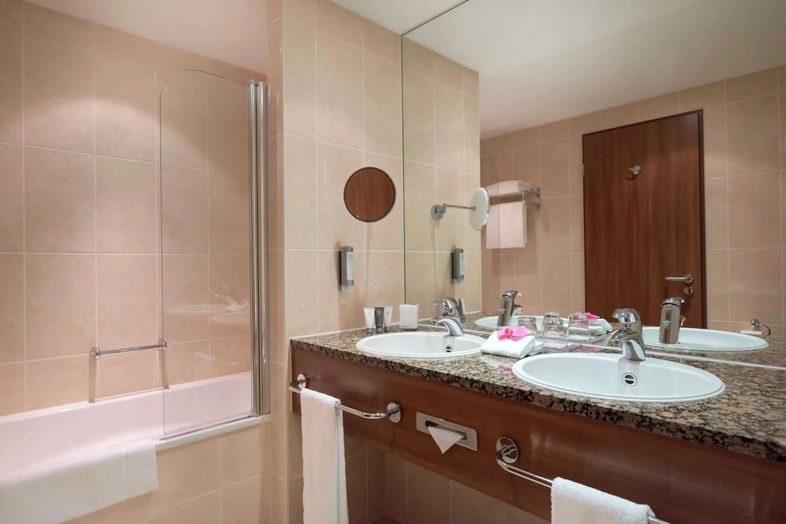 Bathroom in Dorint Hotel am Dom Erfurt