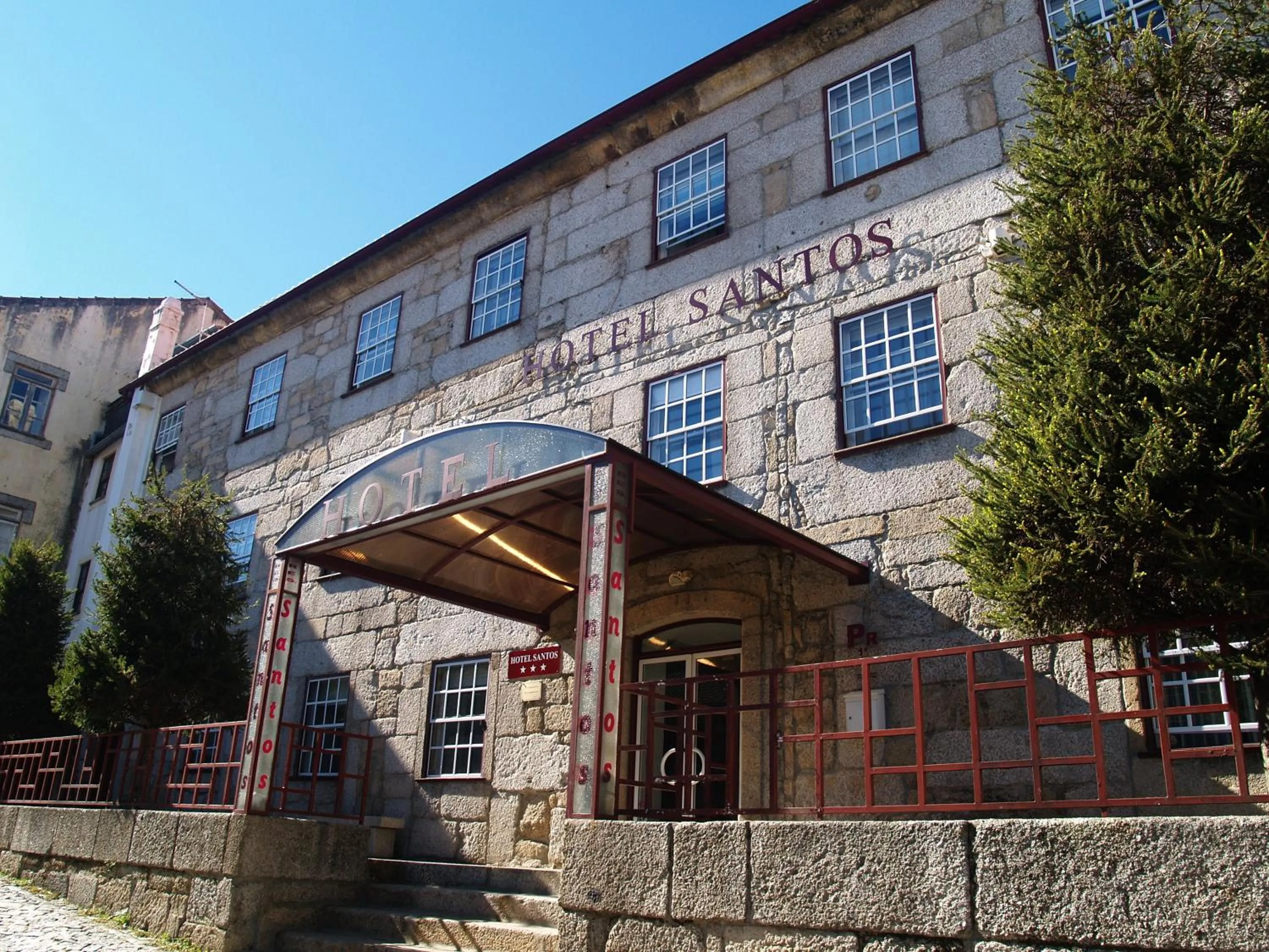 Facade/entrance in Hotel Santos