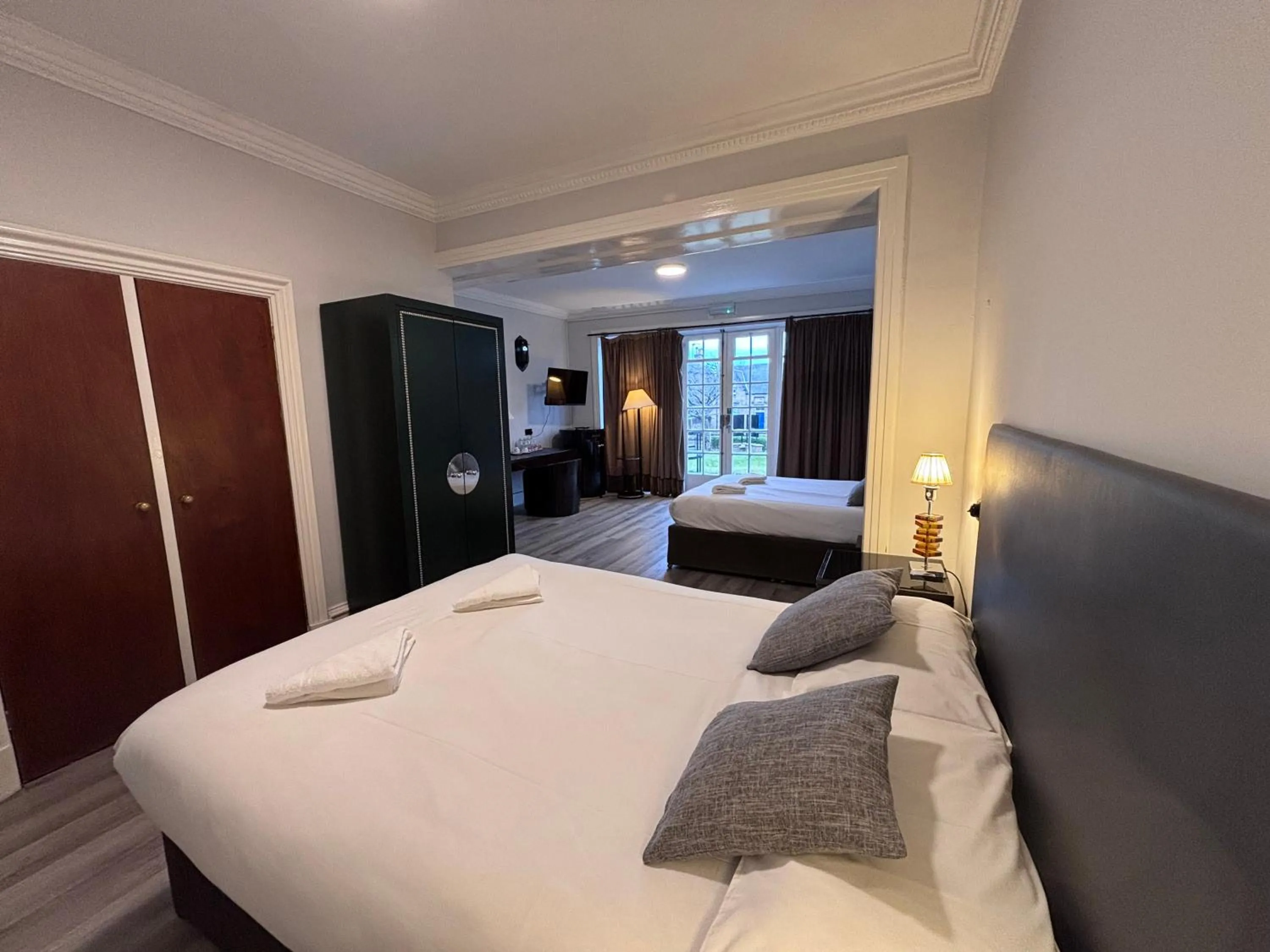 Bedroom, Bed in No6 West Coates