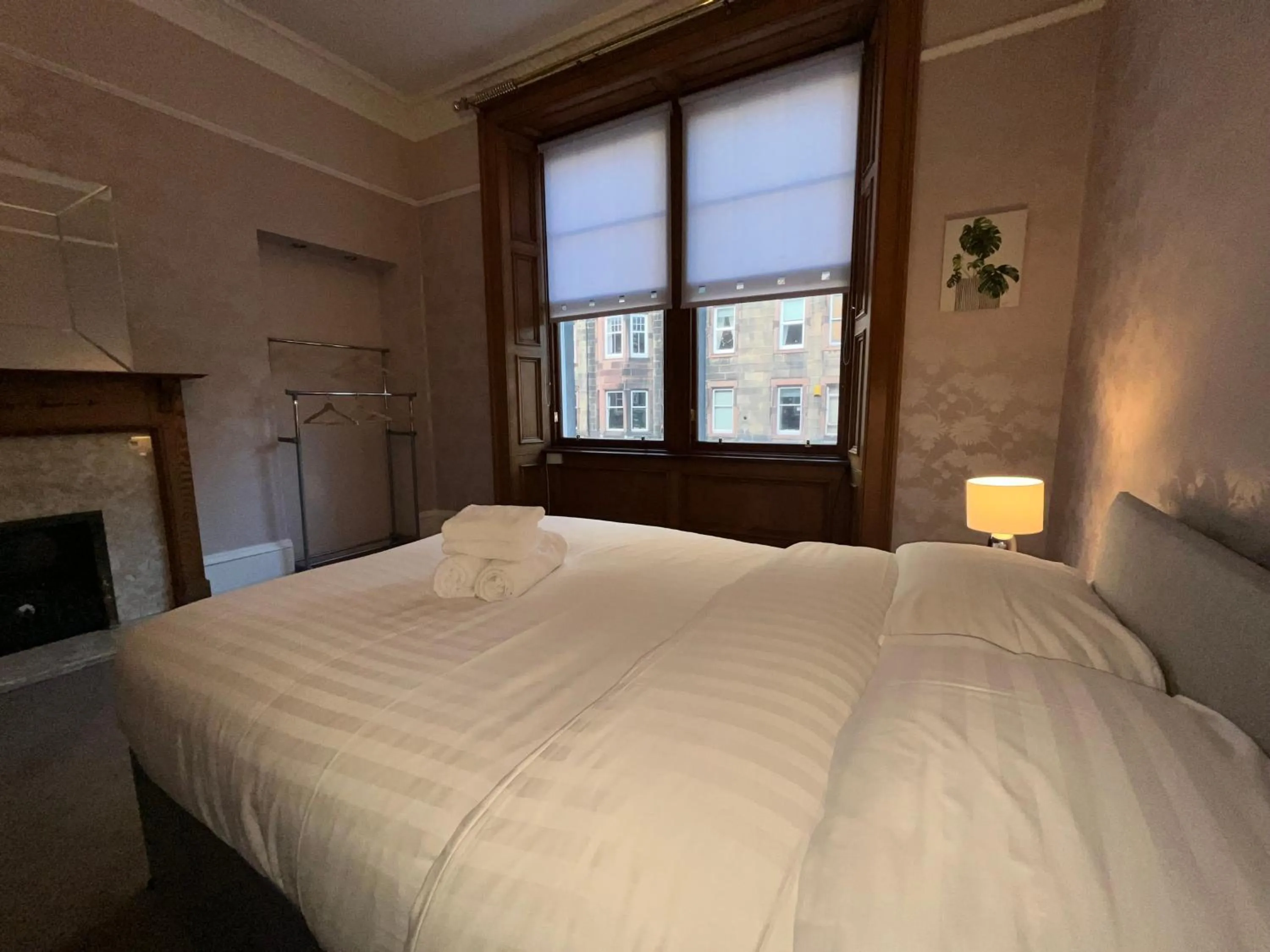 Bedroom, Bed in No6 West Coates