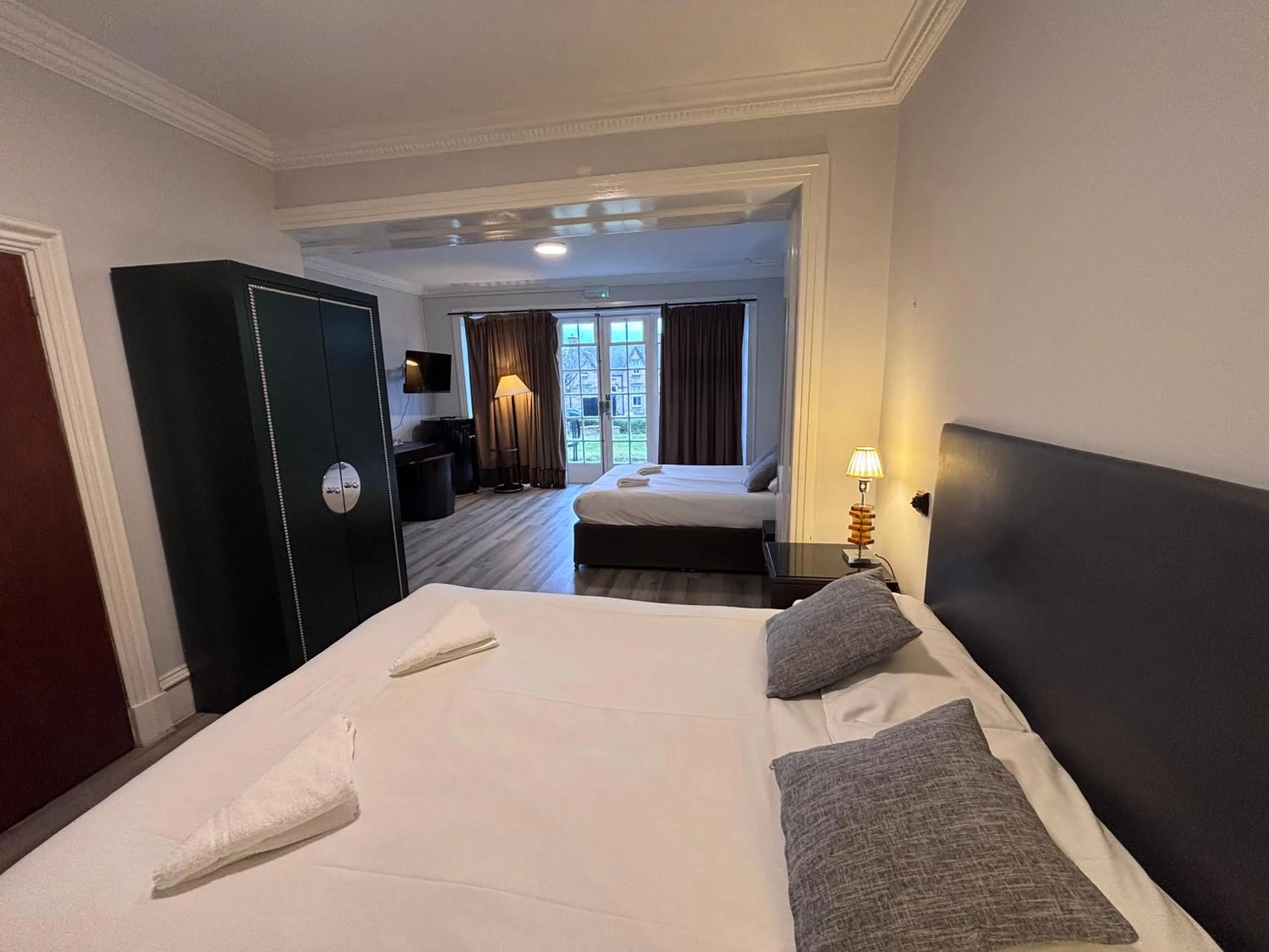 Bedroom, Bed in No6 West Coates