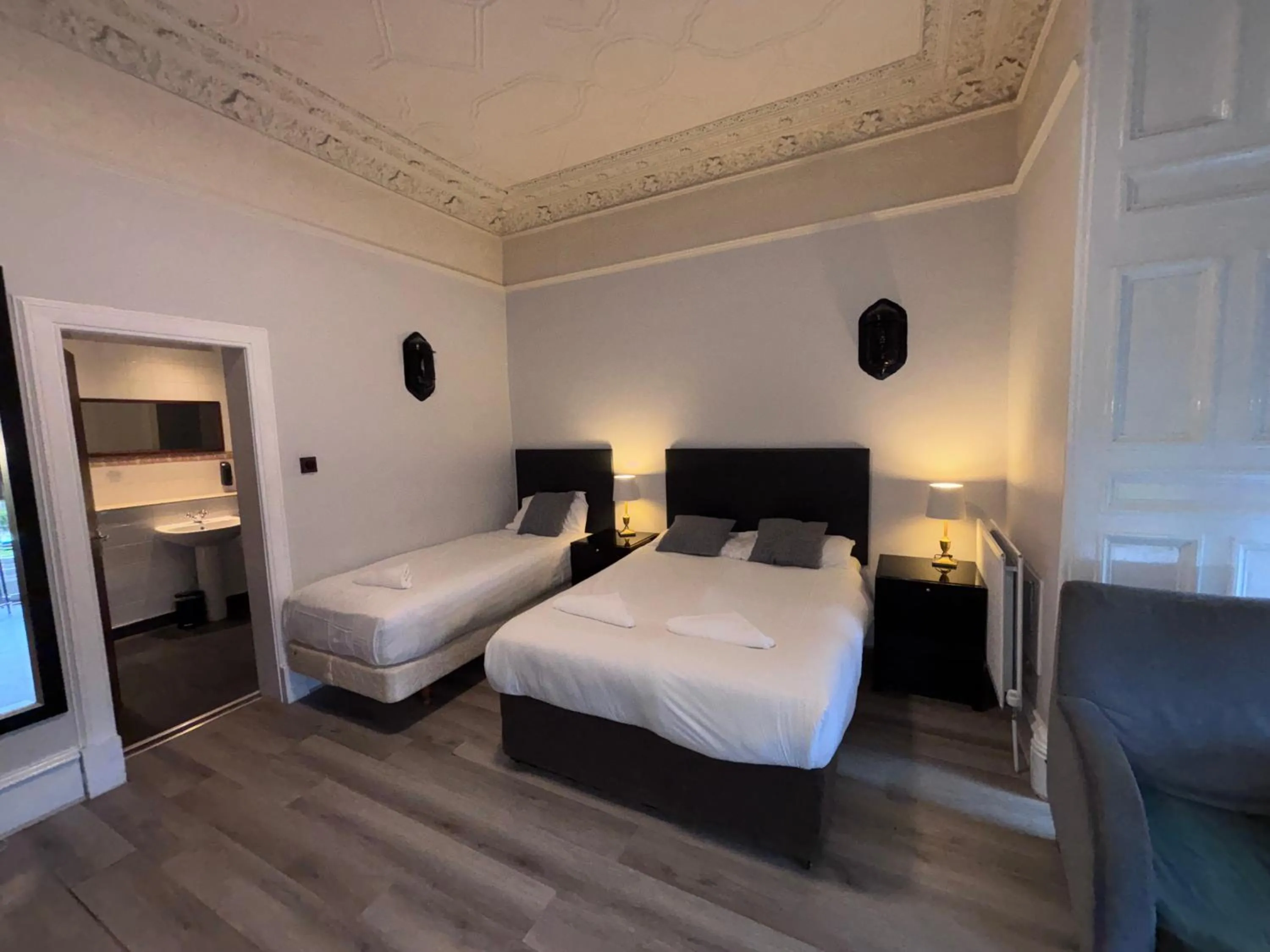 Bedroom, Bed in No6 West Coates