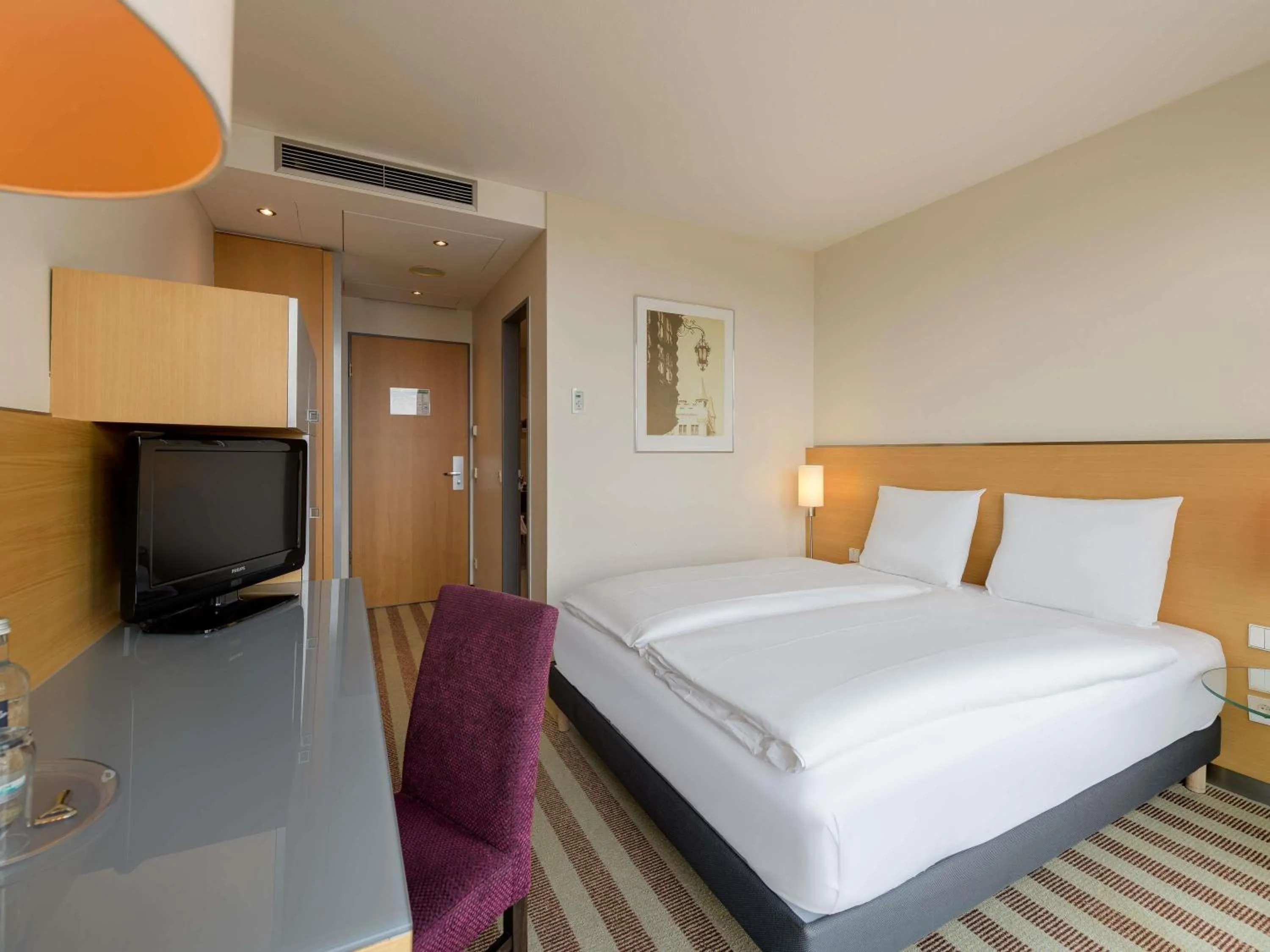 Bedroom, Bed in Mercure Hotel Aachen Am Dom