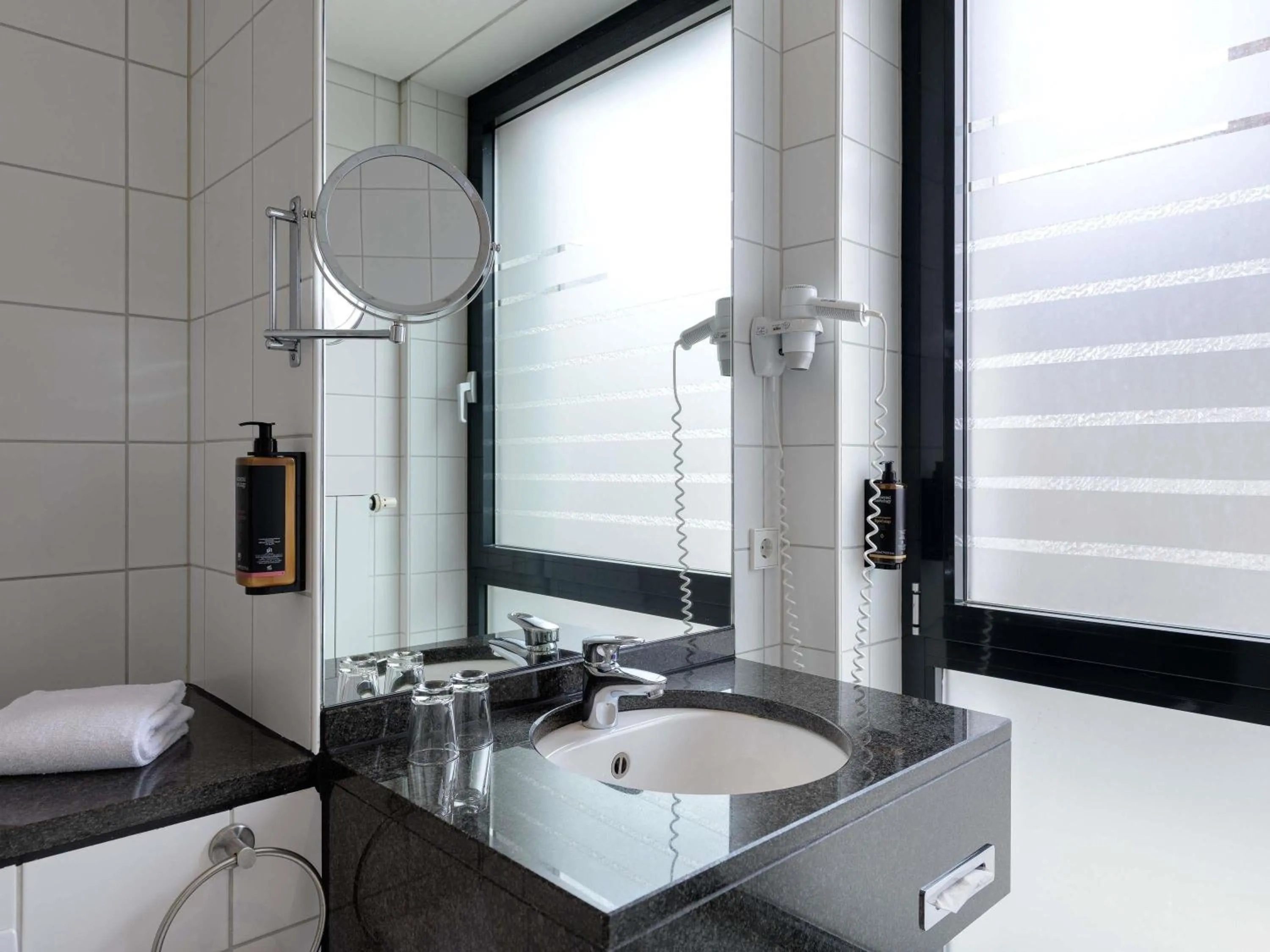 Bedroom in Mercure Hotel Aachen Am Dom