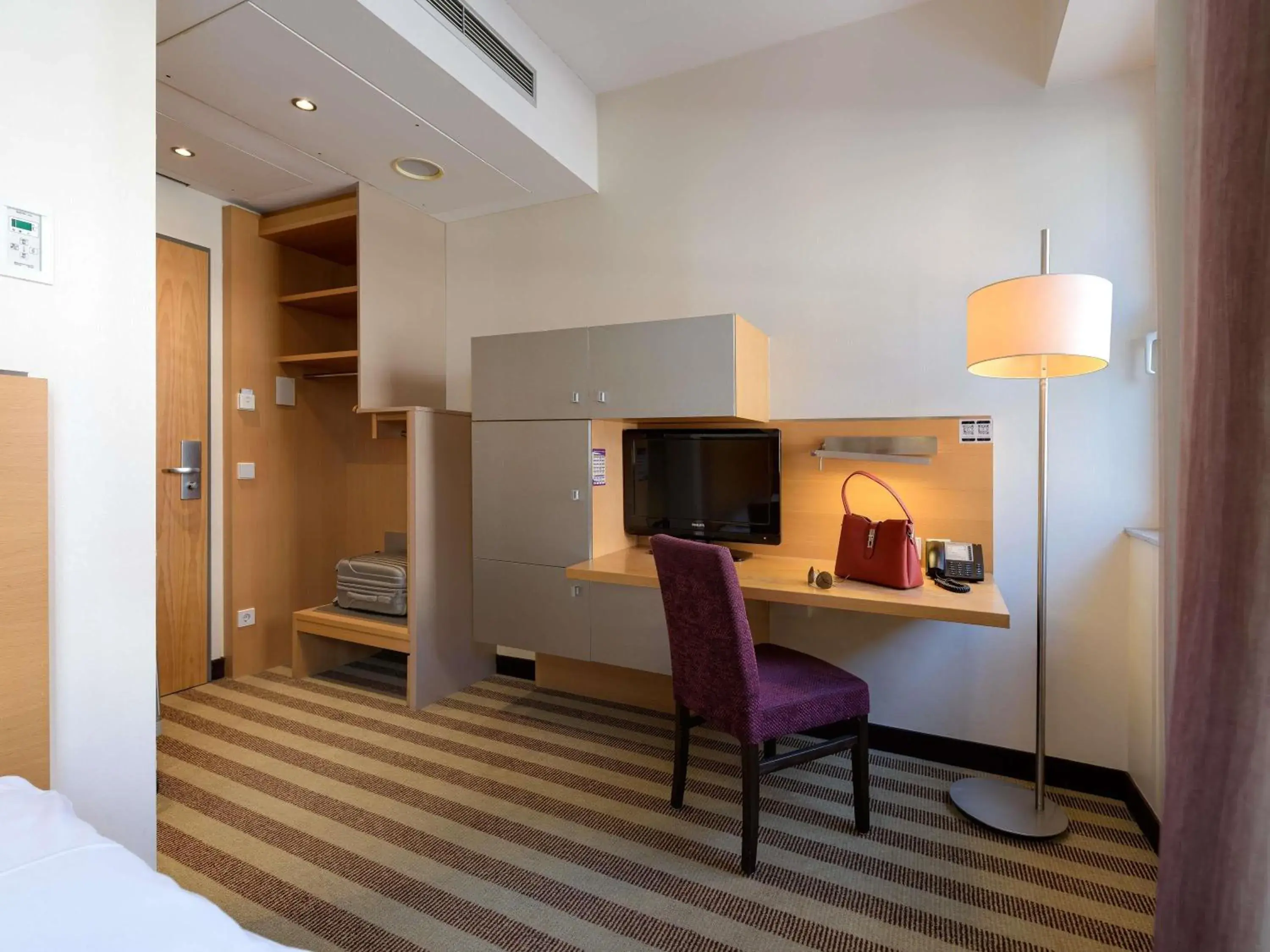 Standard Single Room in Mercure Hotel Aachen Am Dom Standard Single Room in Mercure Hotel Aachen Am Dom