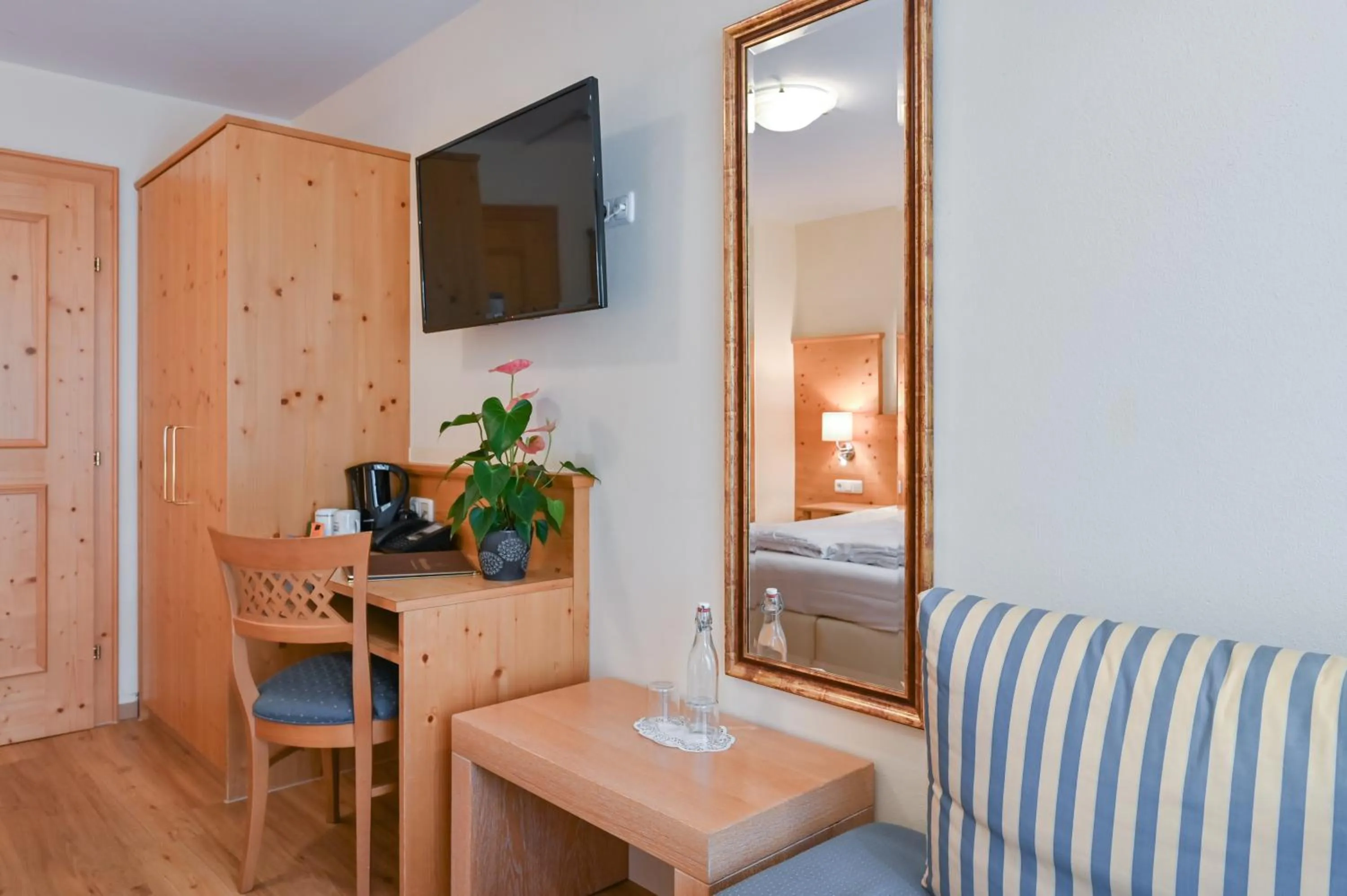 Bed in Hotel Alpenstuben