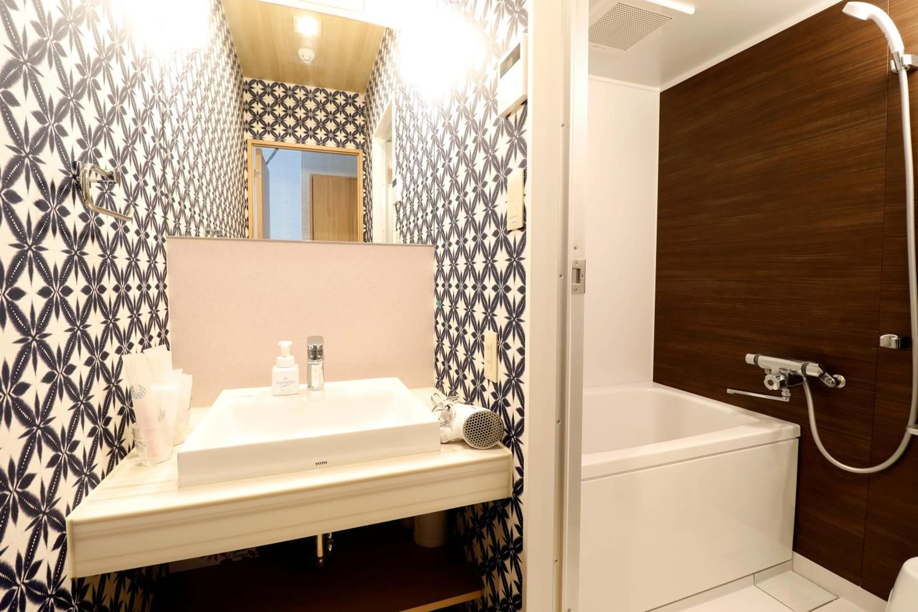 Shower in Stay SAKURA Kyoto Tambaguchi