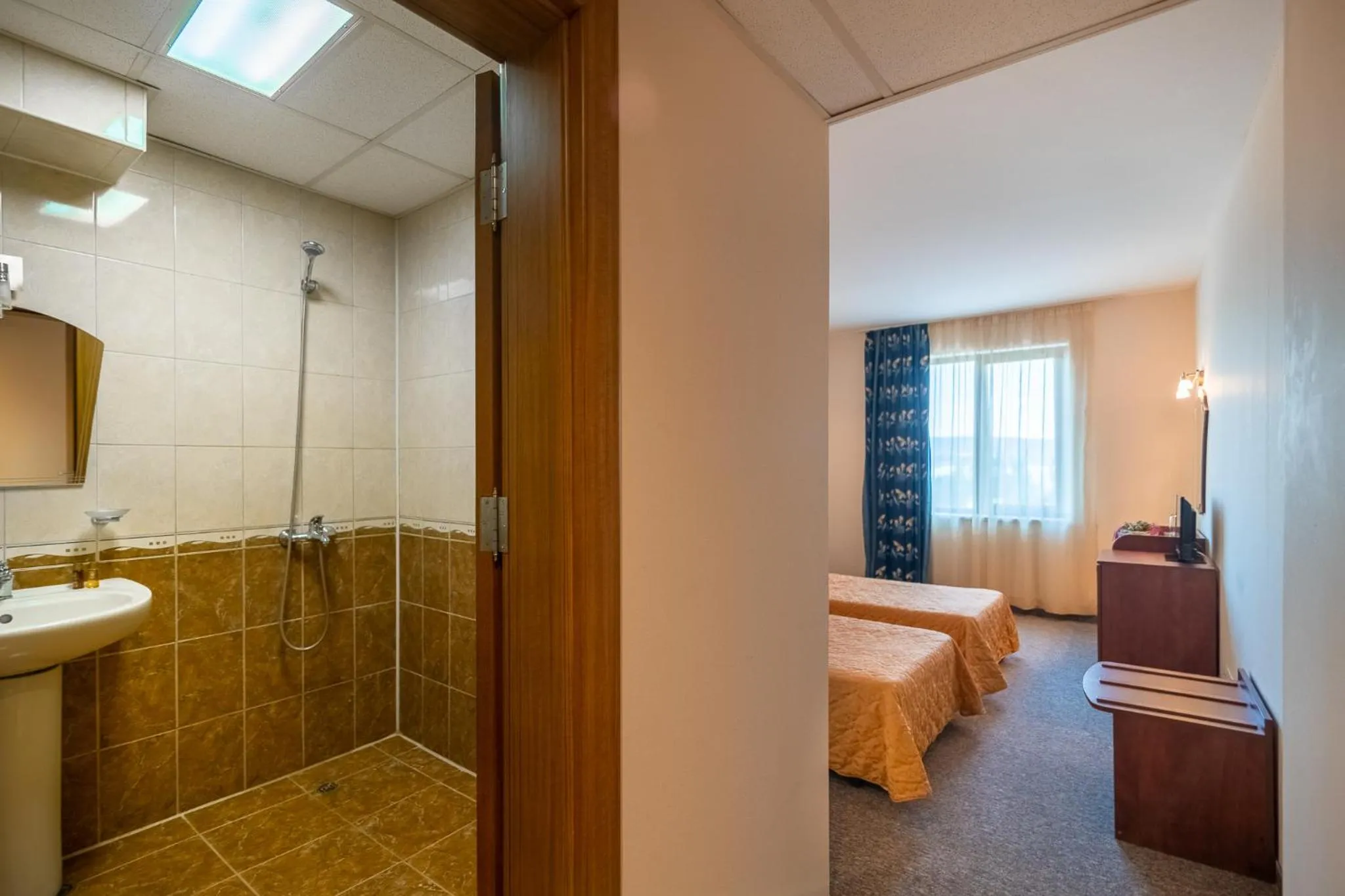 Shower in Adamo Hotel