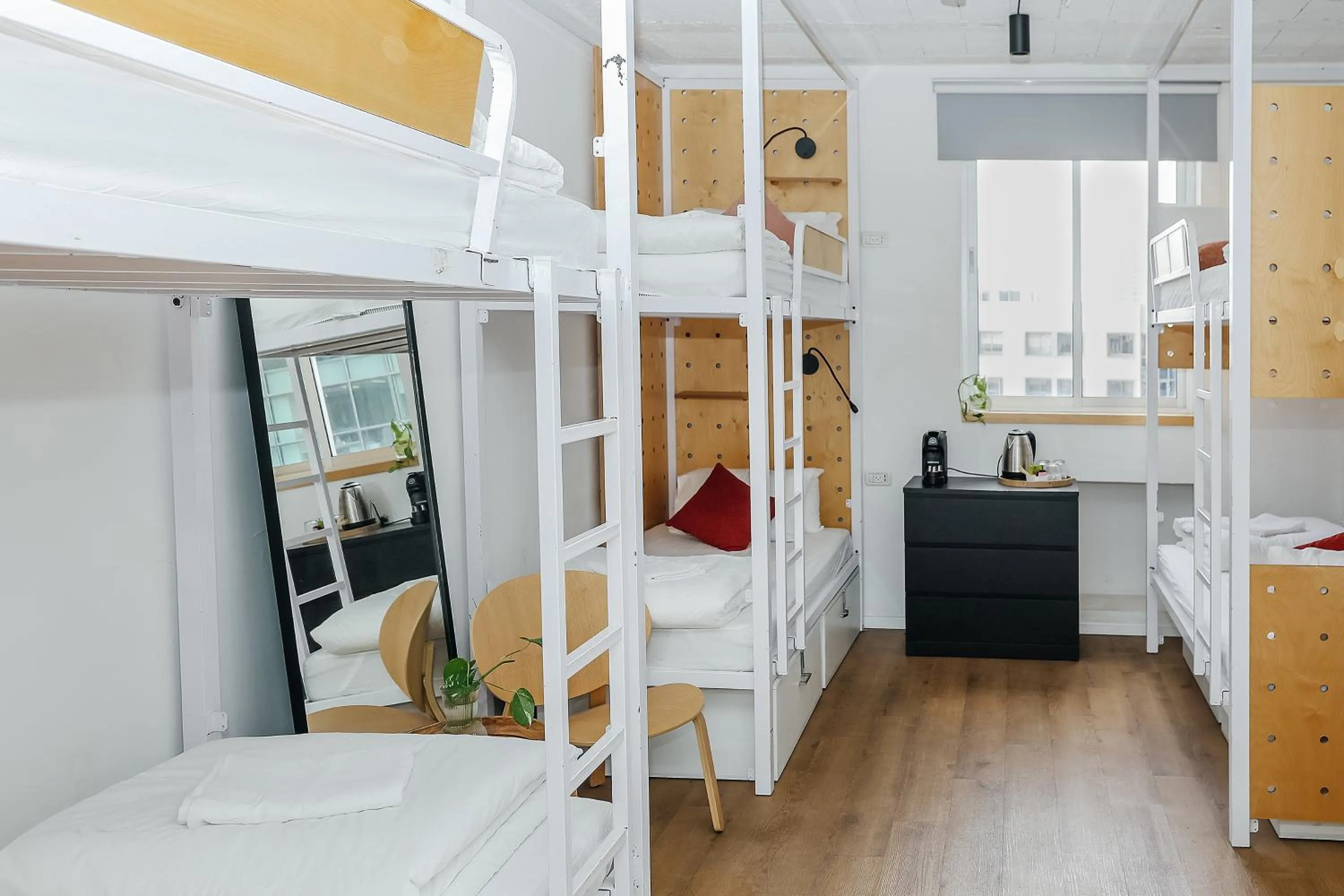 Kitchen or kitchenette, Bed in Domus Metro Hotel