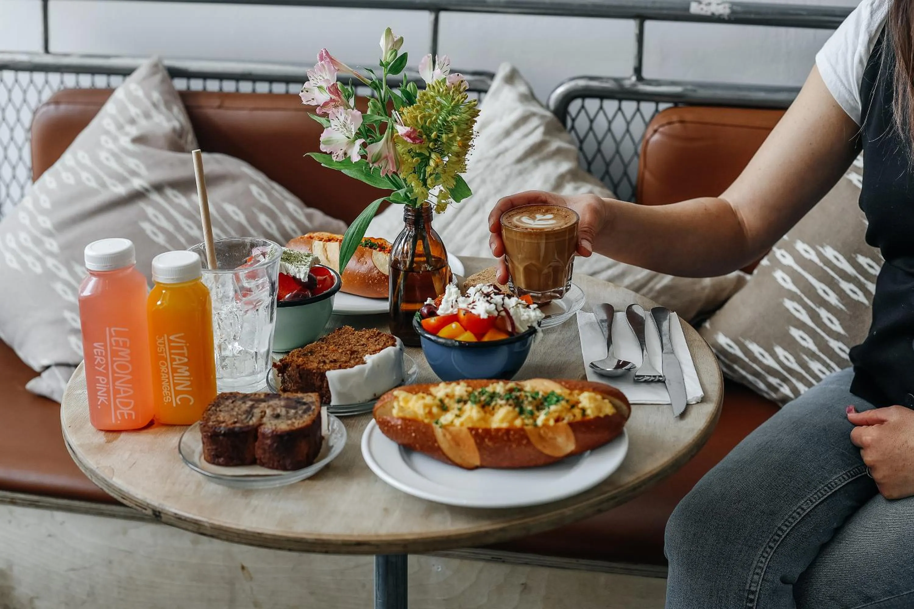 Food and drinks in Domus Metro Hotel