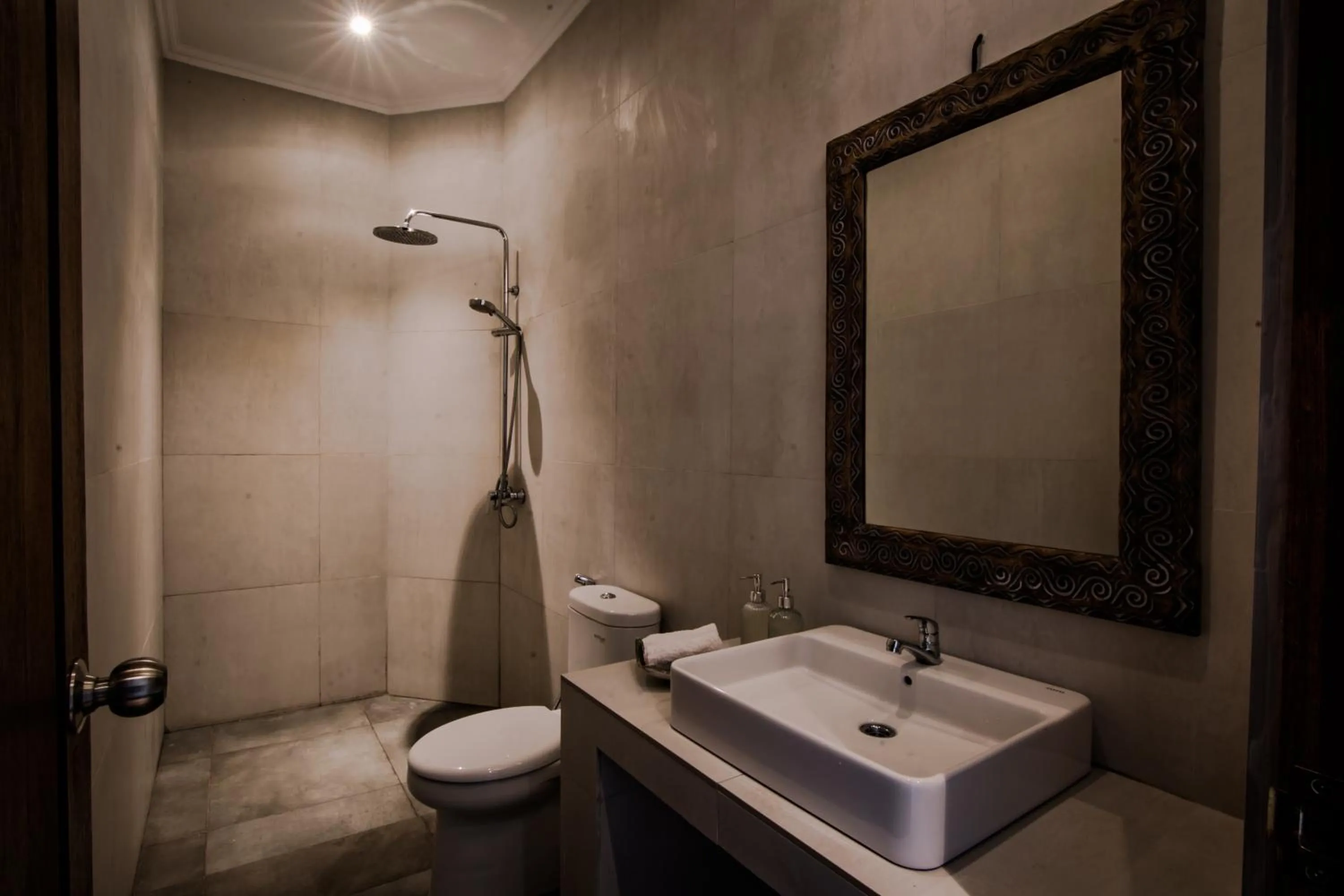 Shower in Abinawa Hill