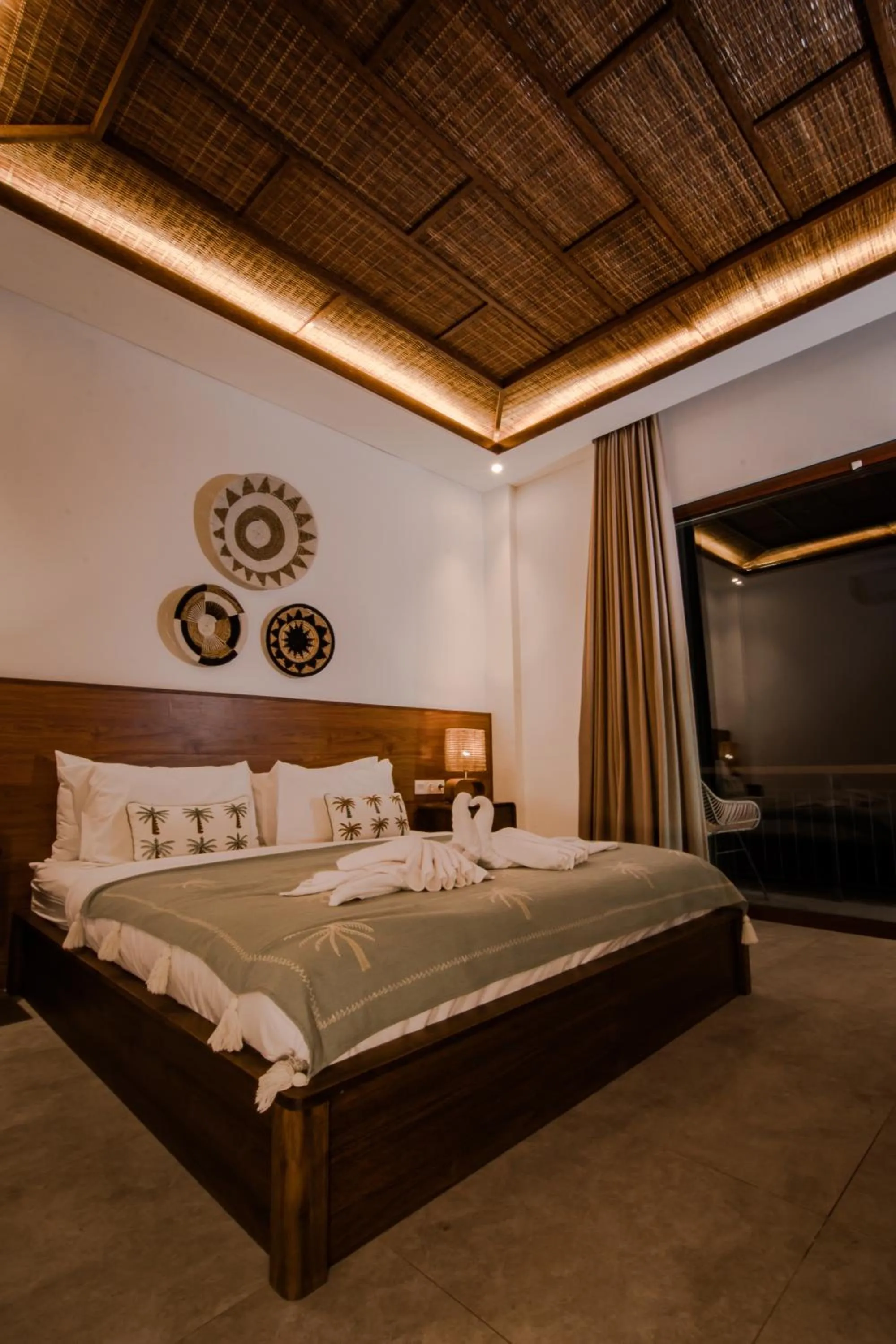 towels, Bed in Abinawa Hill