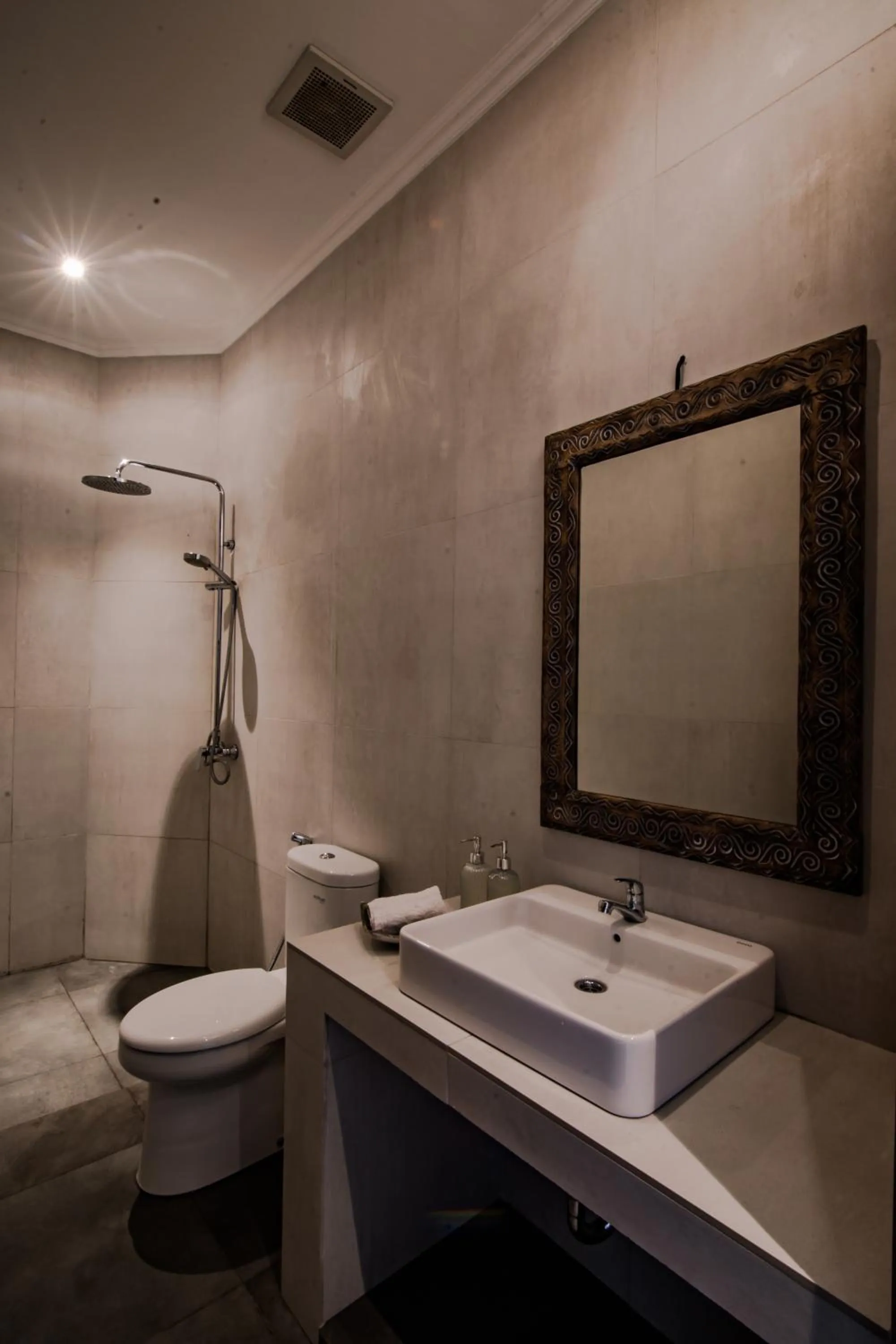 Shower in Abinawa Hill