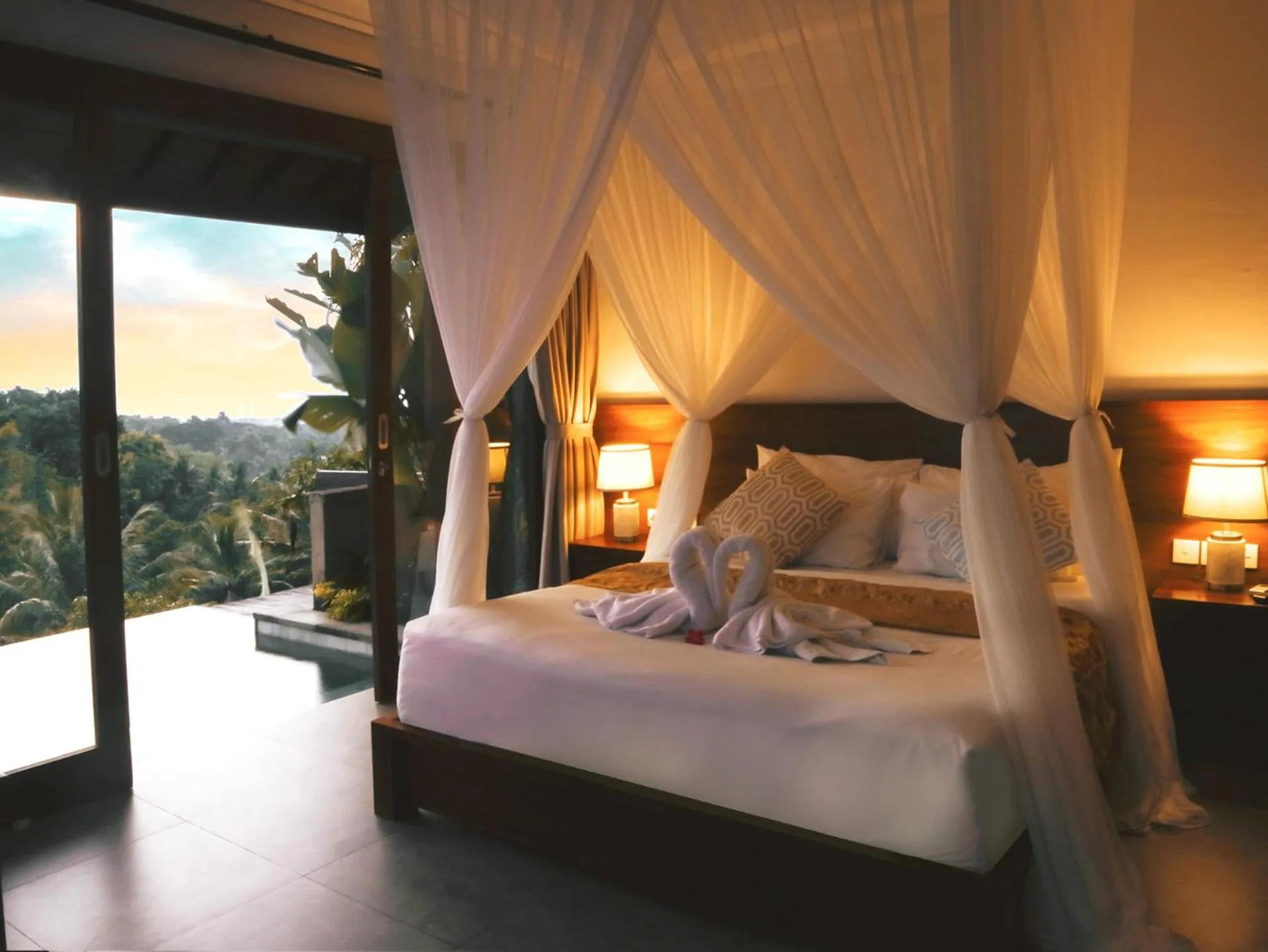 Photo of the whole room, Bed in Abinawa Hill