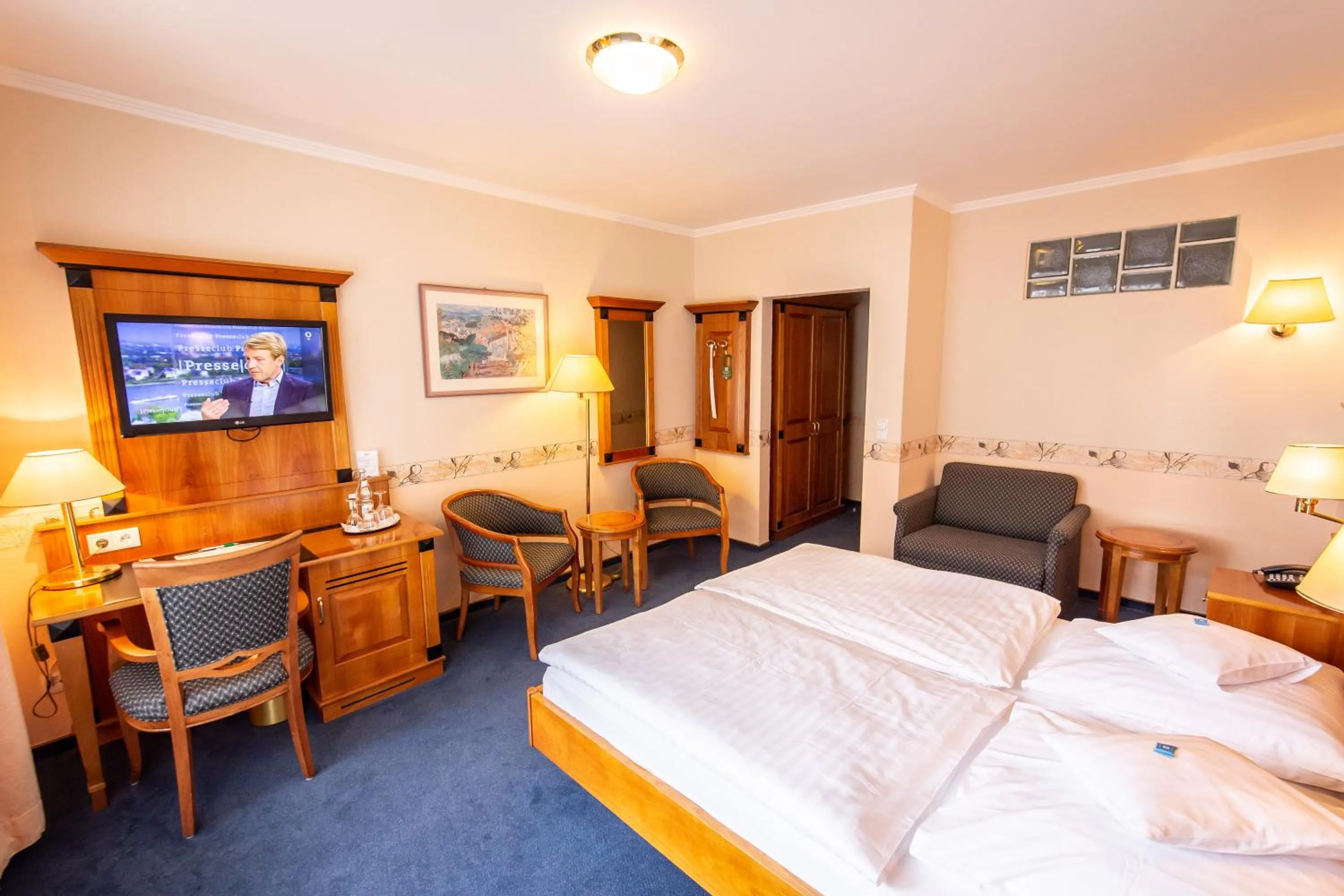 Bedroom, Bed in Hotel Krupp