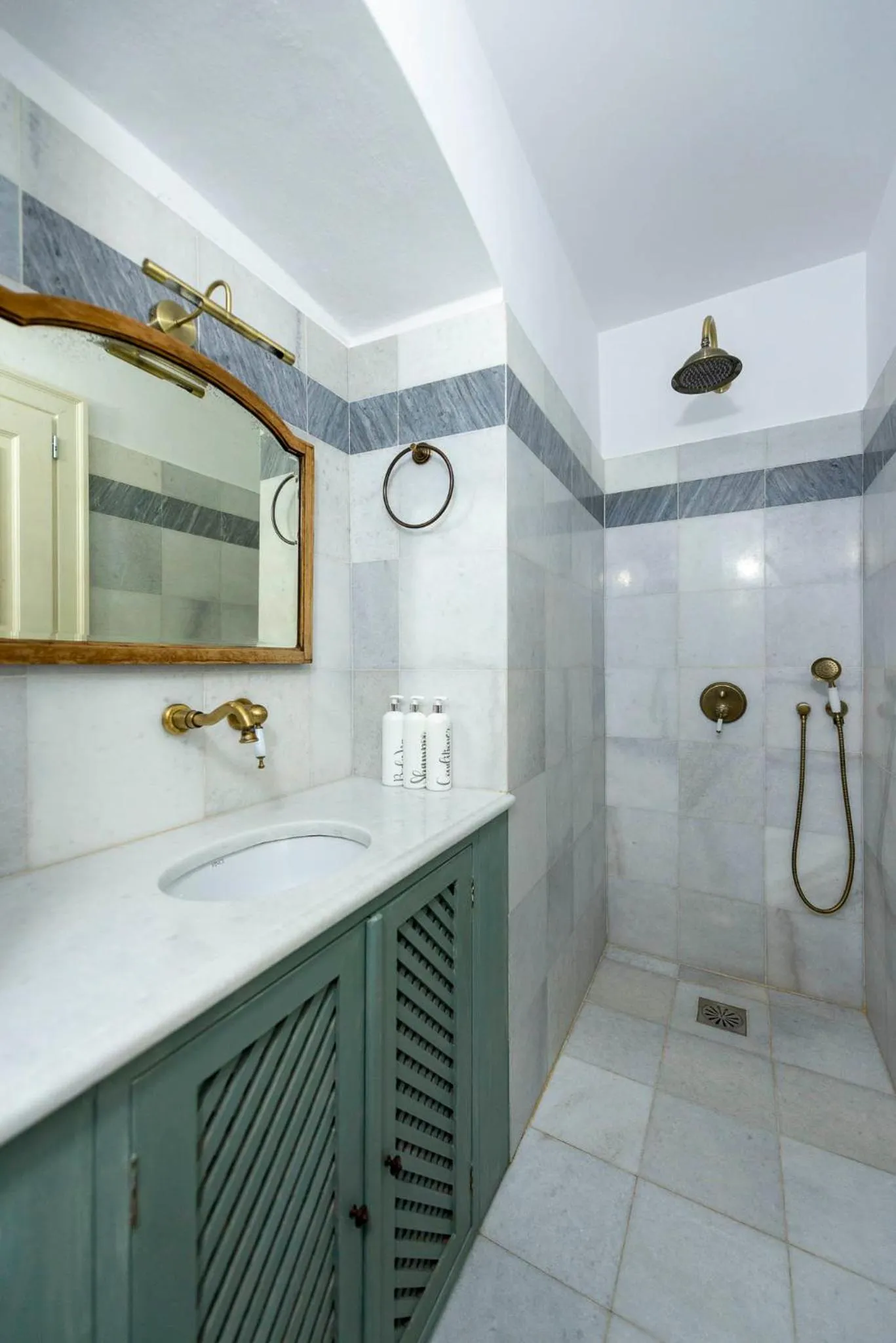 Shower in Villa Maria-Syros