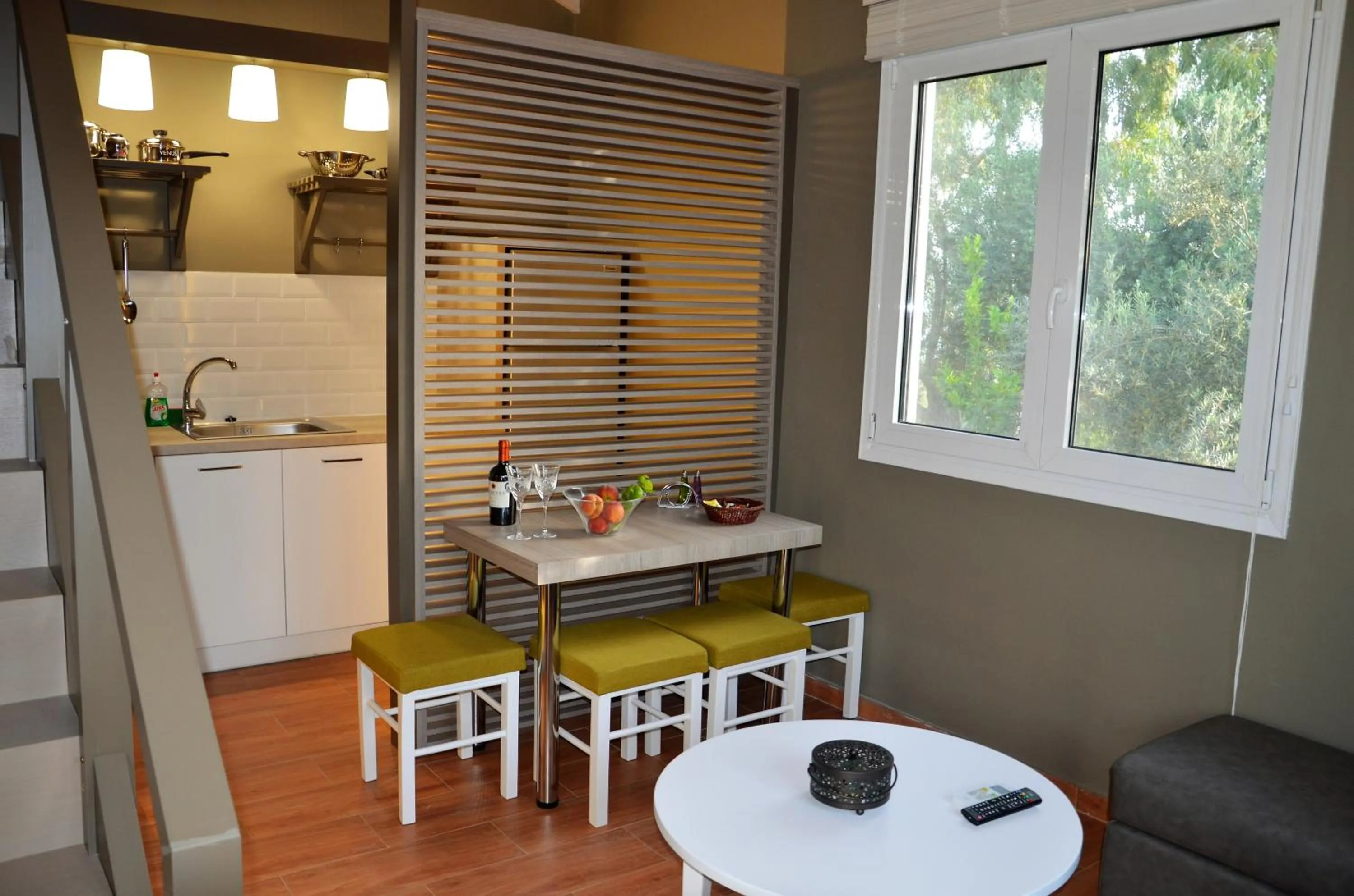 Day in Ampoulos Rooms & Apartments