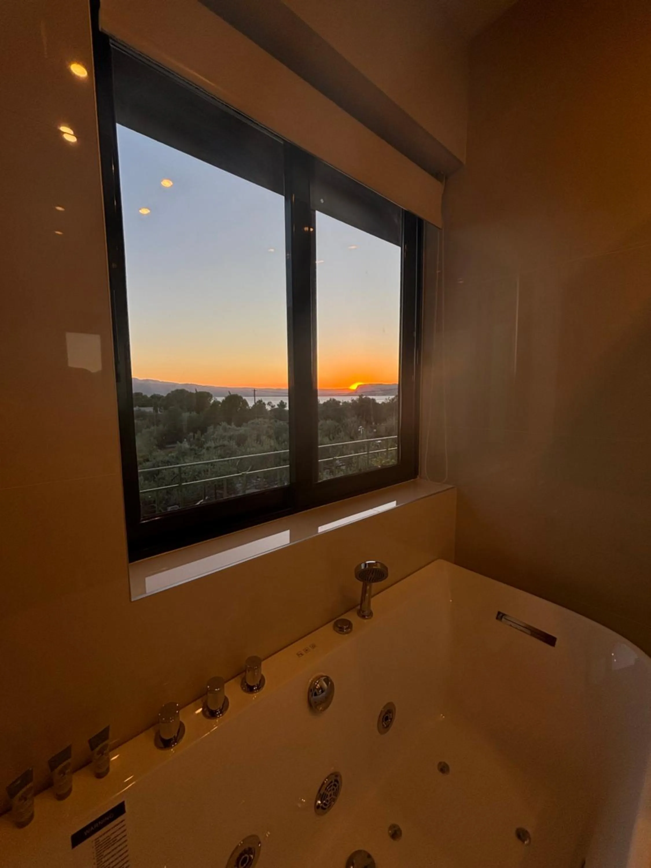 Ampoulos Rooms & Apartments