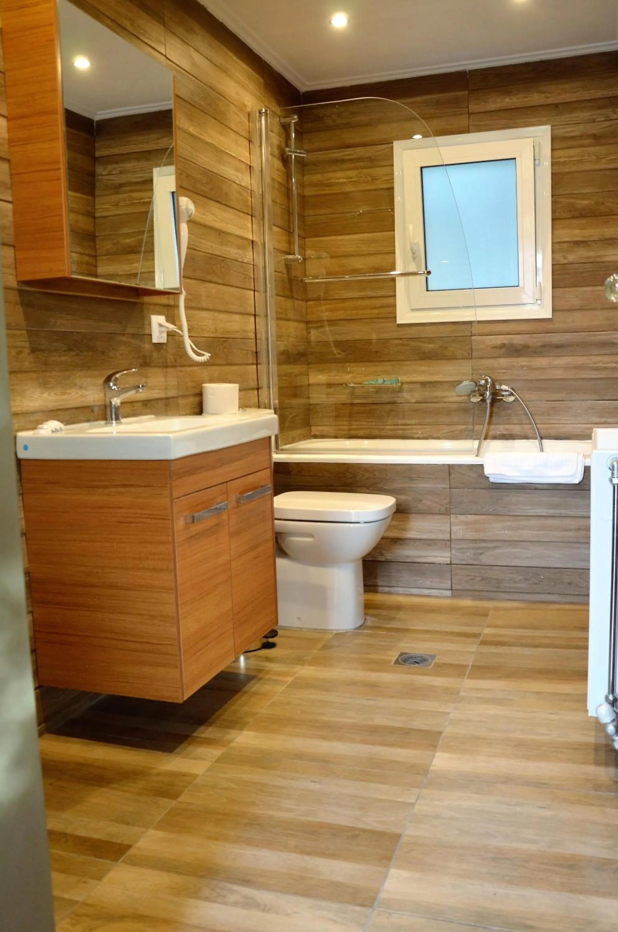 Bathroom in Ampoulos Rooms & Apartments