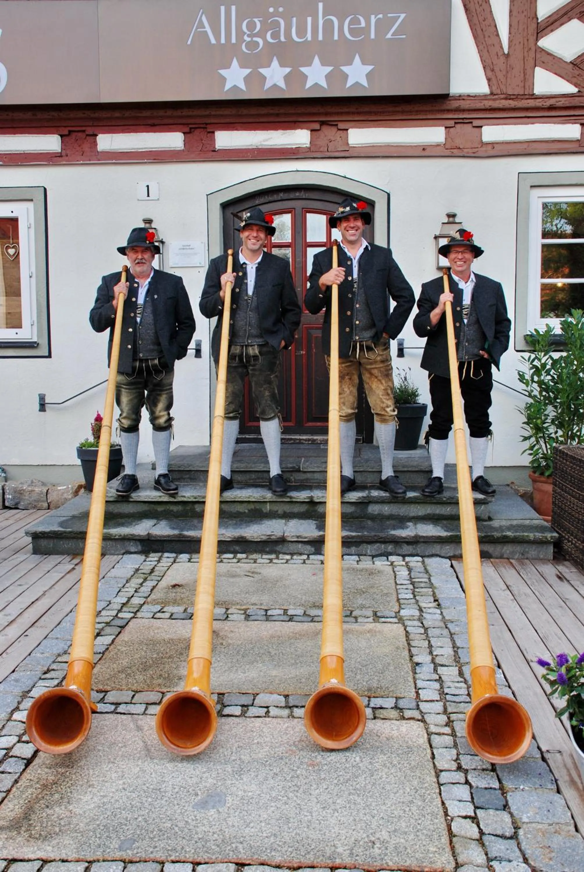 group of guests in Mäsers Allgäuherz