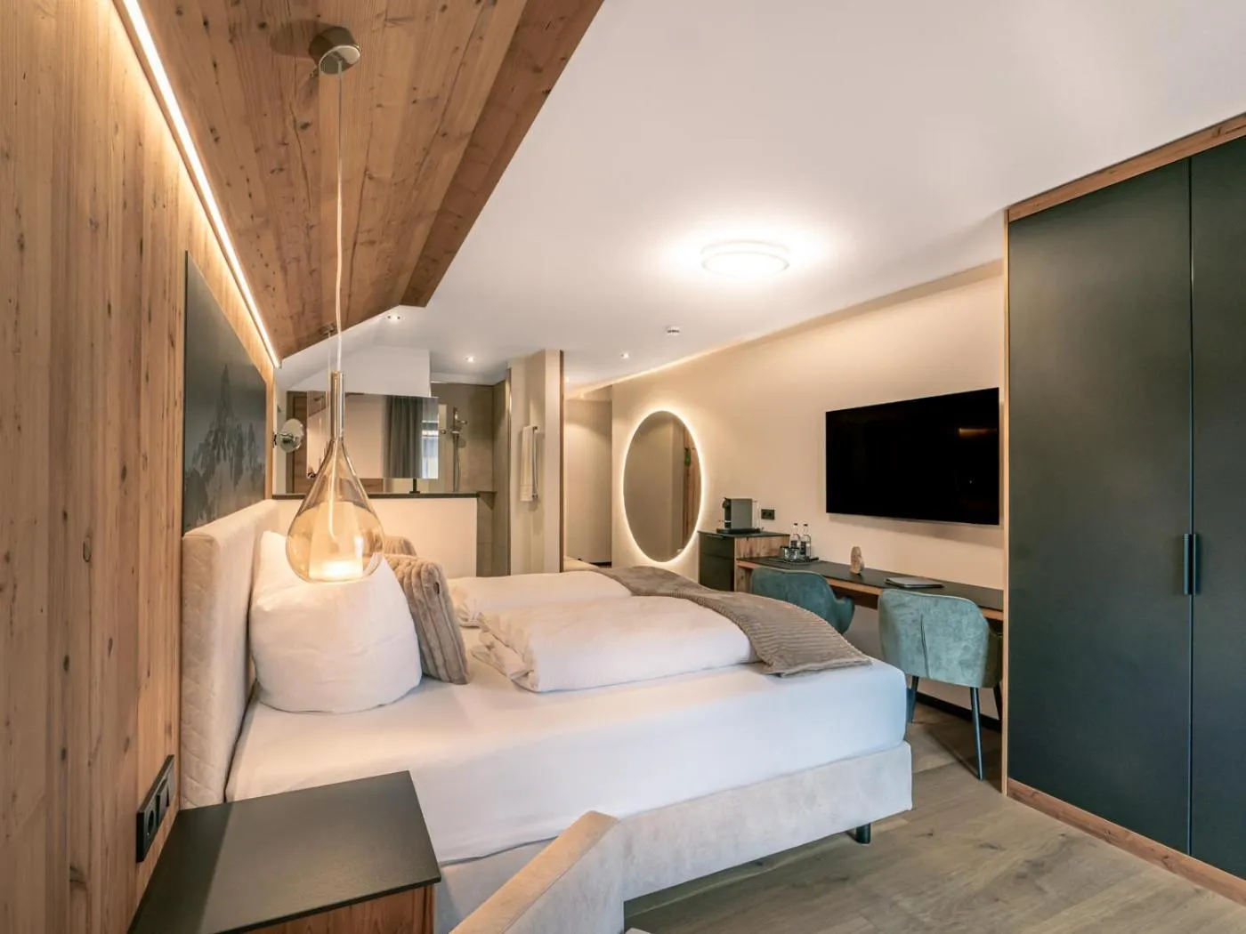 Bedroom, Bed in Mäsers Allgäuherz