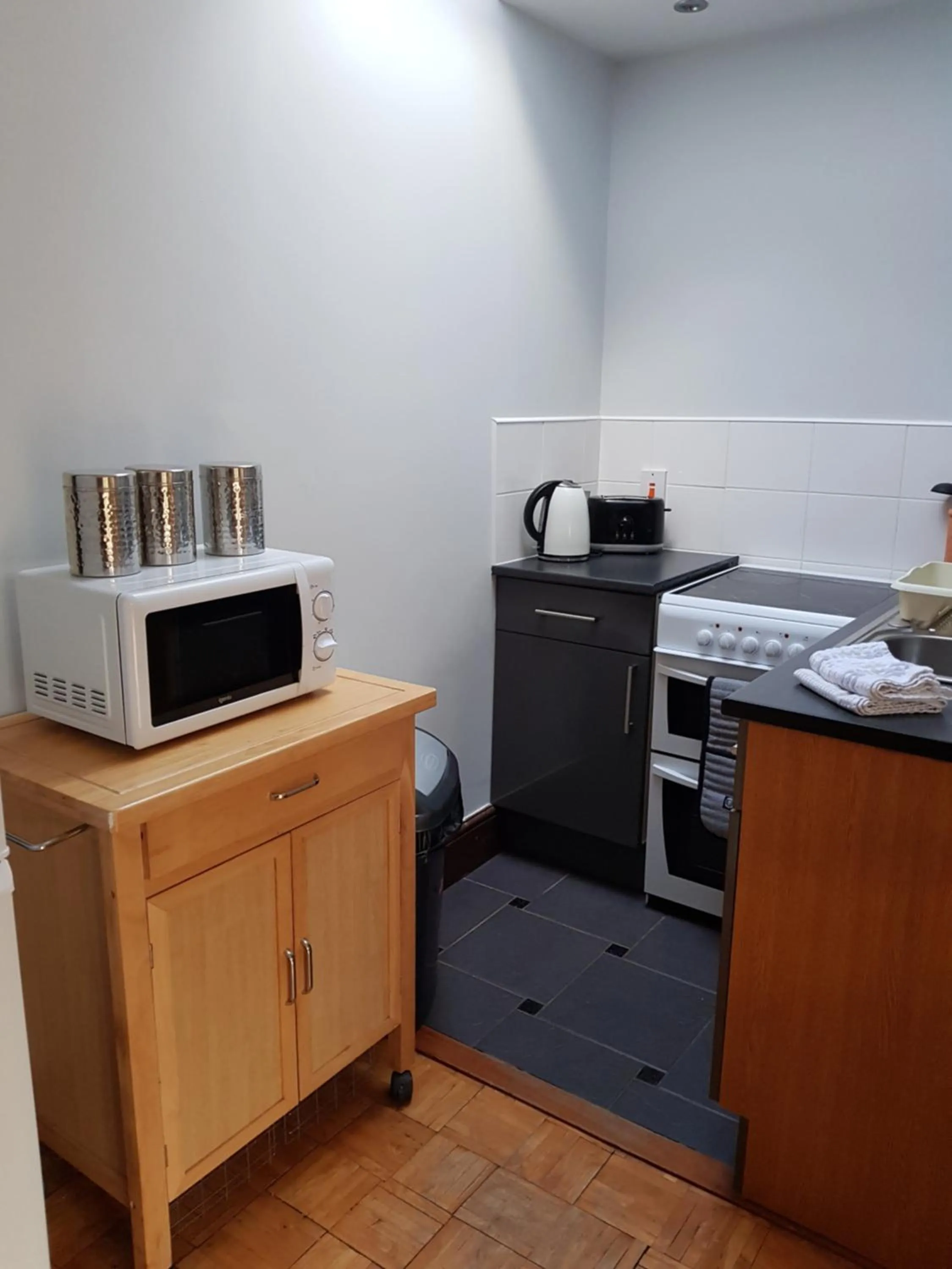 Kitchen or kitchenette in Low Farm Cottages