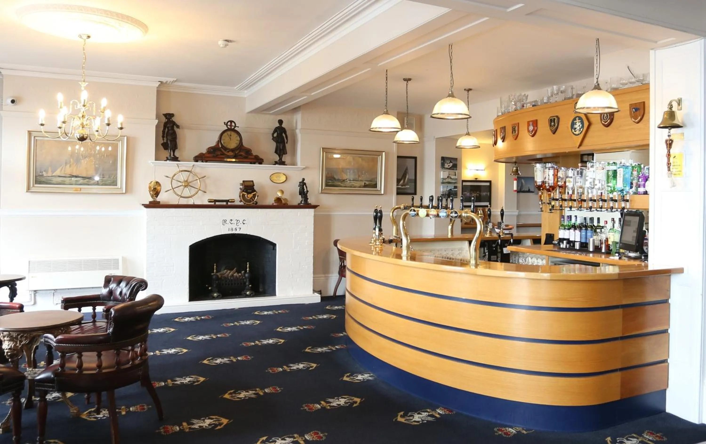 Lounge or bar in Royal Temple Yacht Club