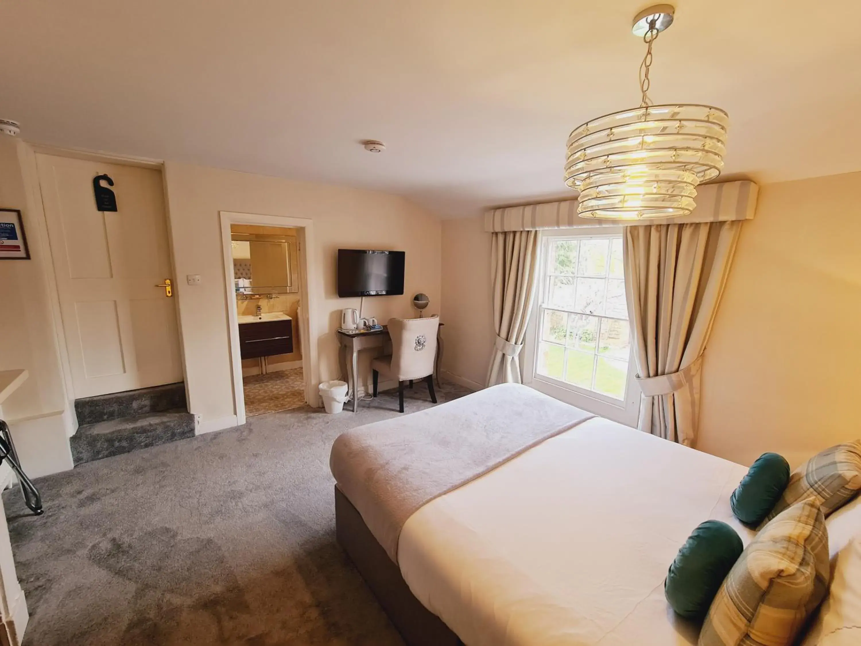 Double Room with Garden View in Beaufort Lodge - Central Location & Free Parking Double Room with Garden View in Beaufort Lodge - Central Location & Free Parking