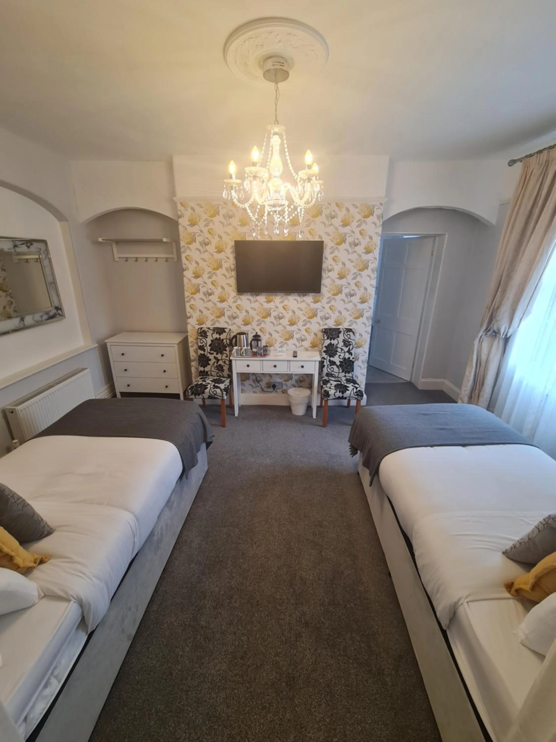 Bed in Beaufort Lodge - Town centre - Free parking