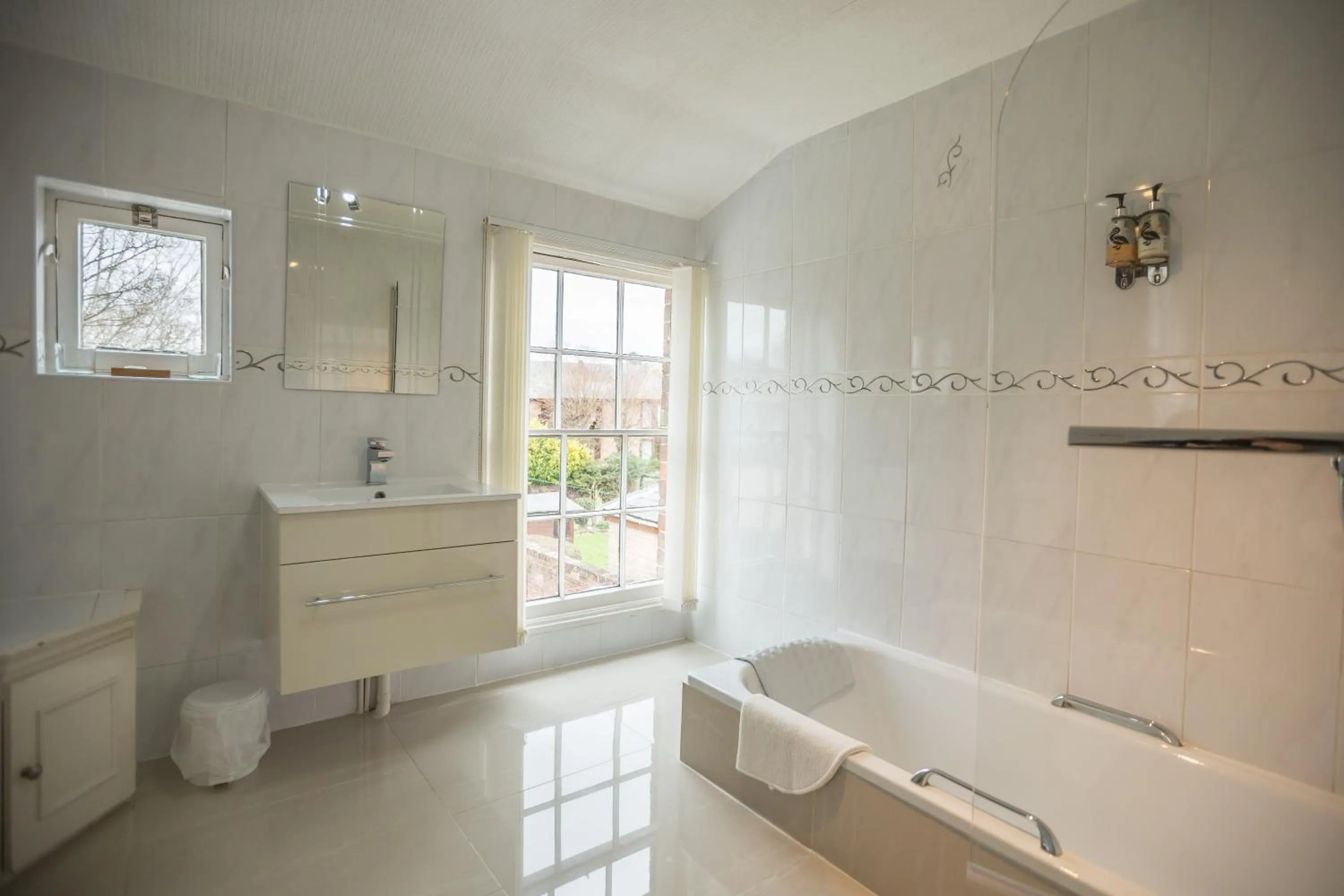 Beaufort Lodge - Town centre - Free parking