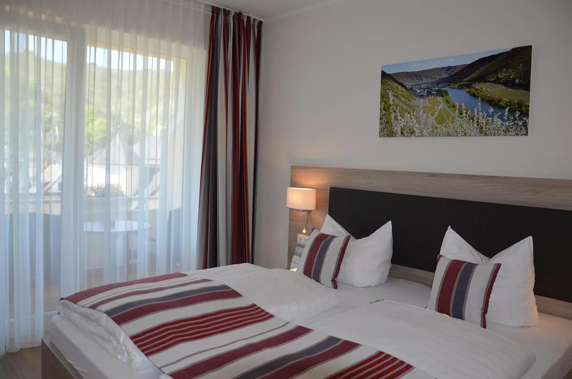 Photo of the whole room, Bed in Flair Hotel am Rosenhügel - Garni