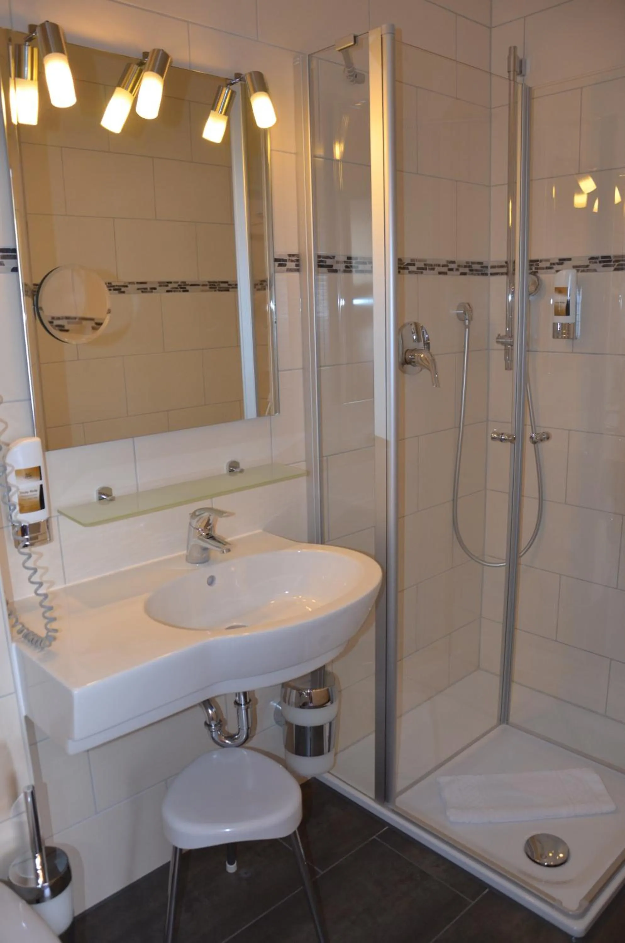 Bathroom in Flair Hotel am Rosenhügel - Garni