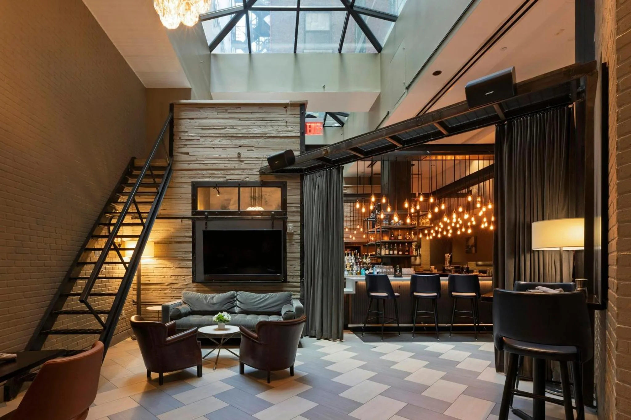 Restaurant/places to eat in Archer Hotel New York