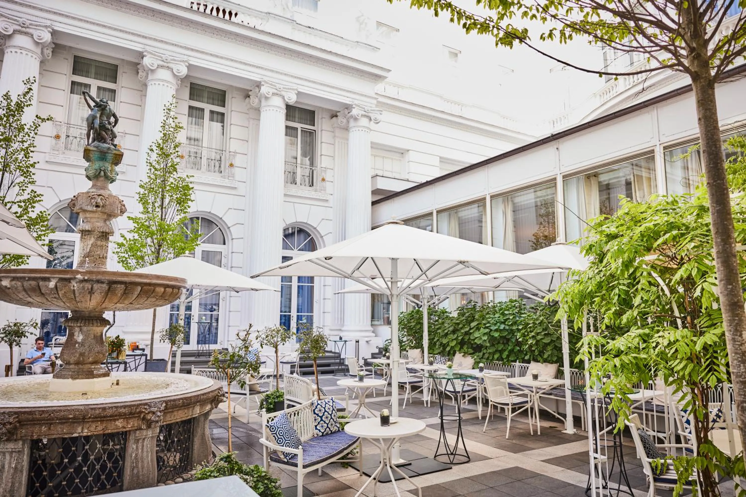 Balcony/Terrace in Hotel Atlantic Hamburg, Autograph Collection