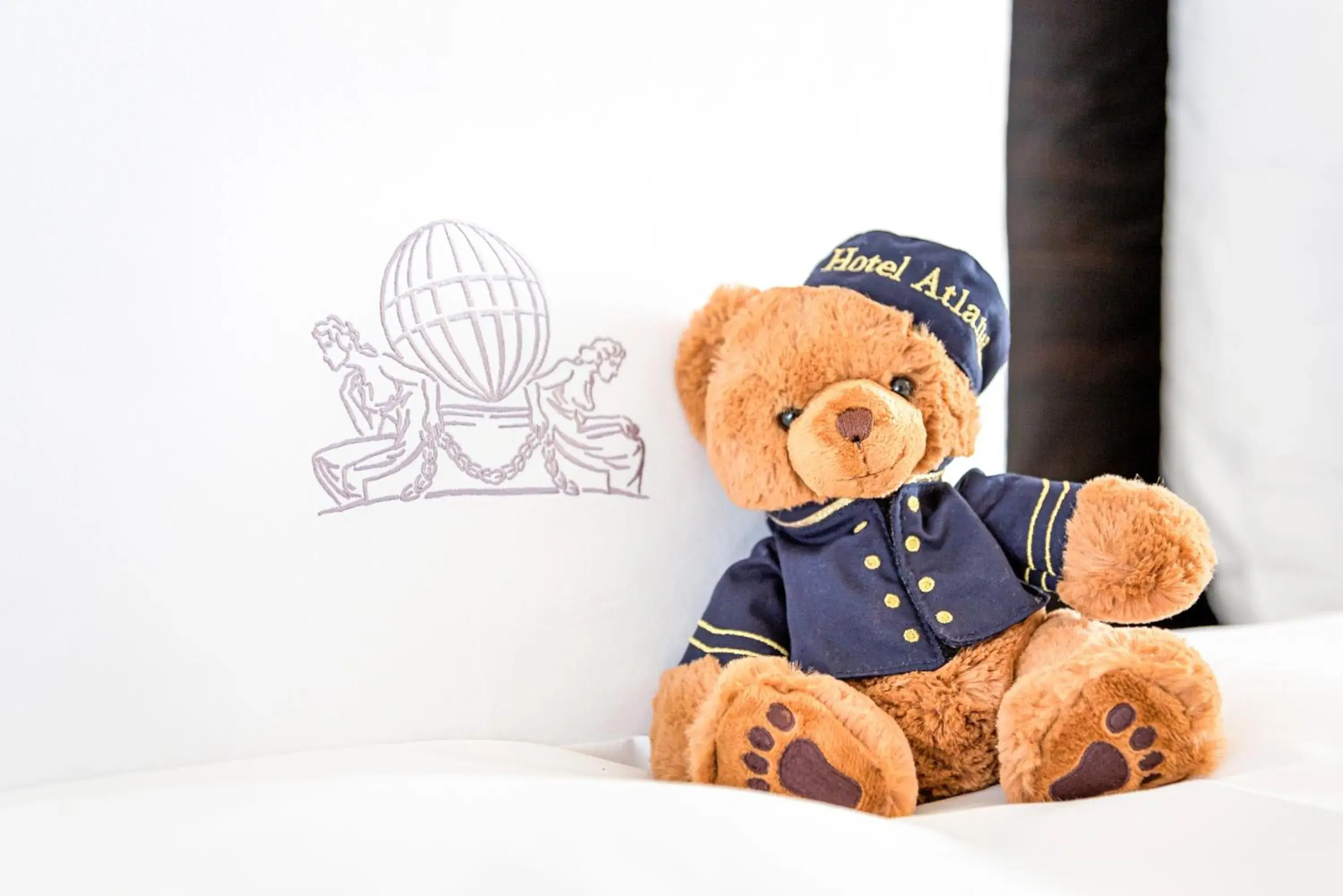 Superior 1 Bedroom Suite with 1 King, Lake view in Hotel Atlantic Hamburg, Autograph Collection Superior 1 Bedroom Suite with 1 King, Lake view in Hotel Atlantic Hamburg, Autograph Collection