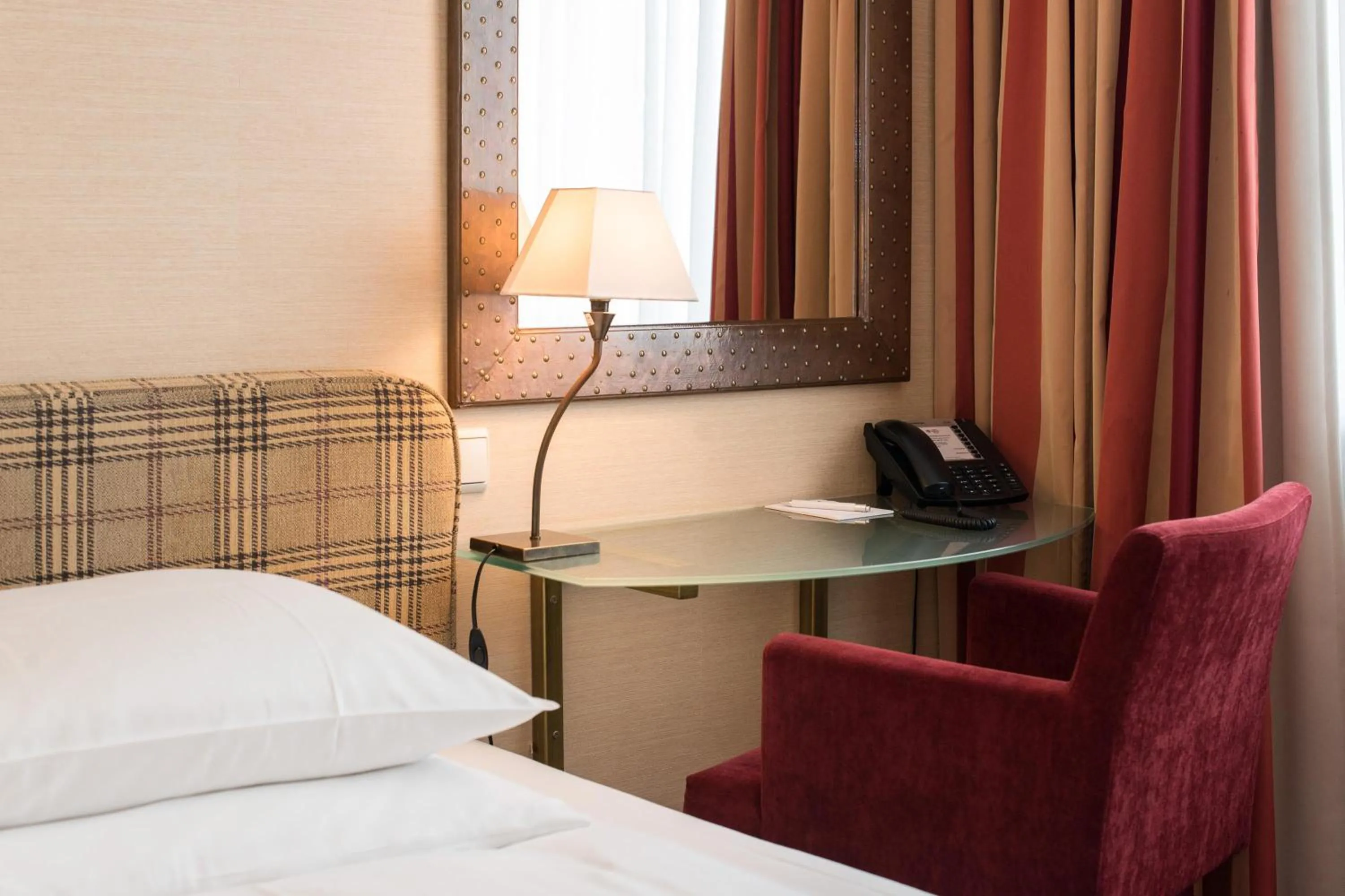 Bedroom, Bed in Best Western Plus Hotel St. Raphael