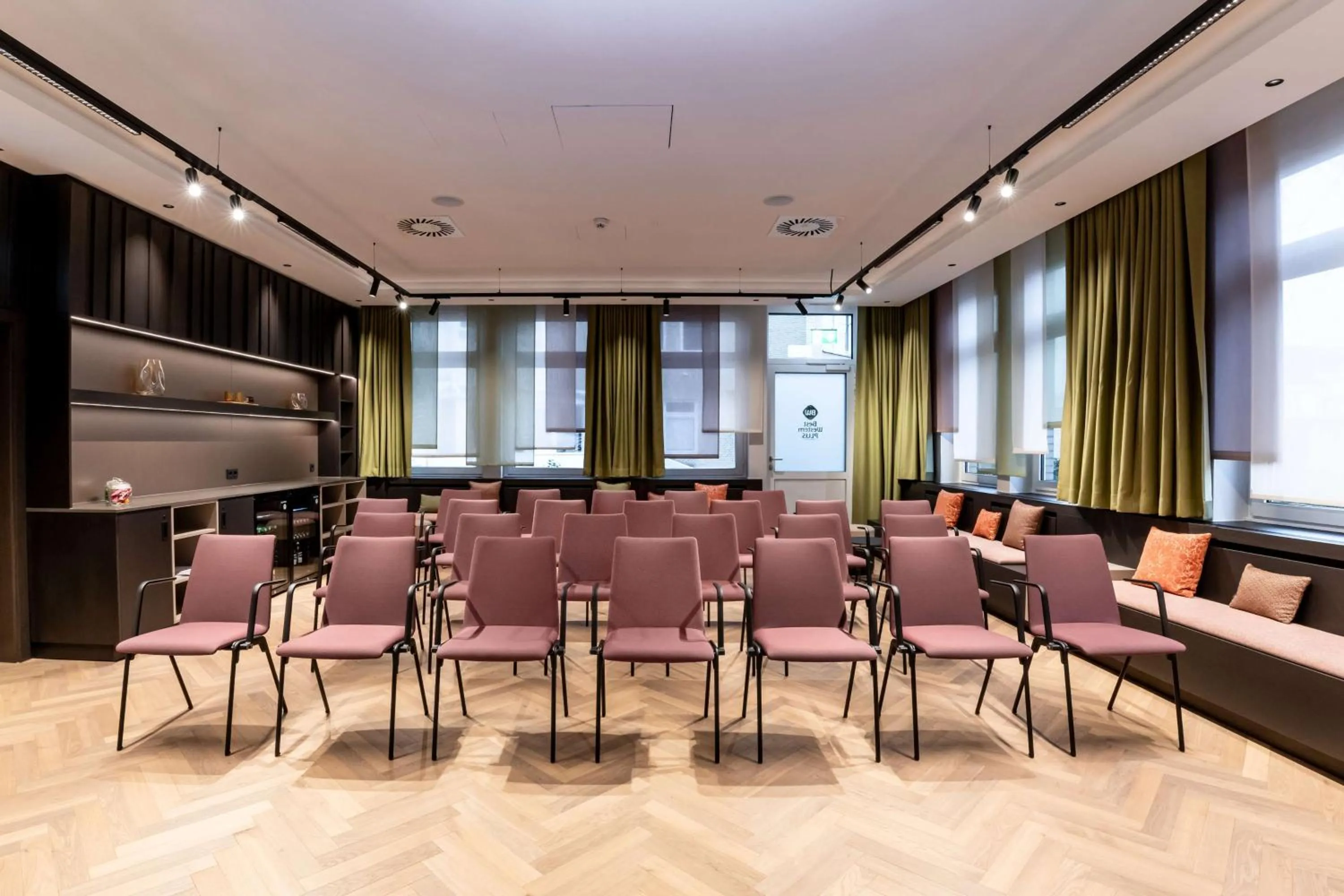 Meeting/conference room in Best Western Plus Hotel St. Raphael