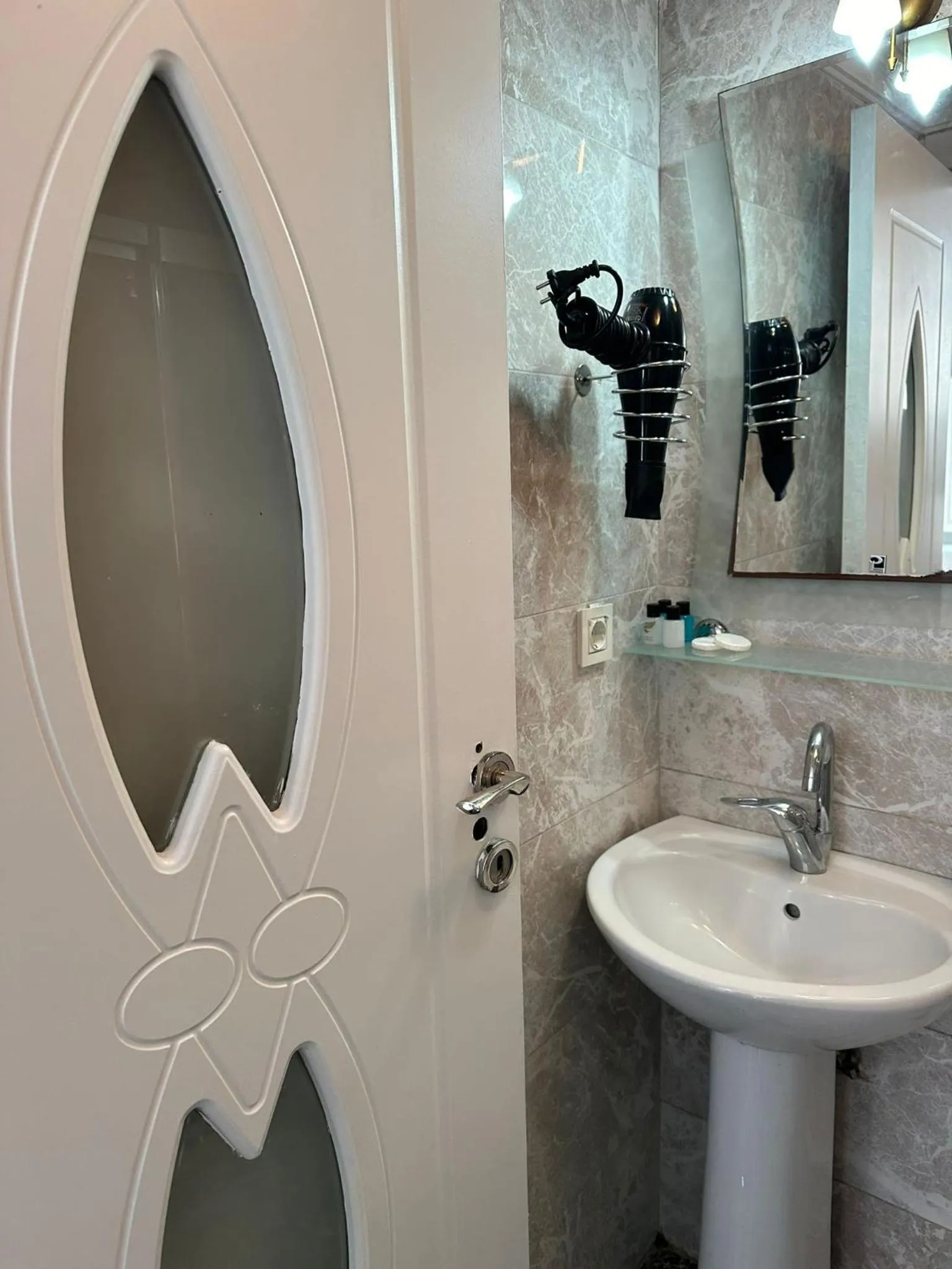 Shower in Rose Bouquets Hotel