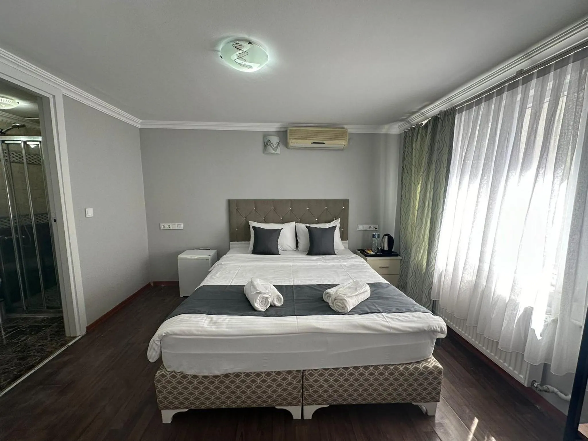 Bedroom, Bed in Rose Bouquets Hotel