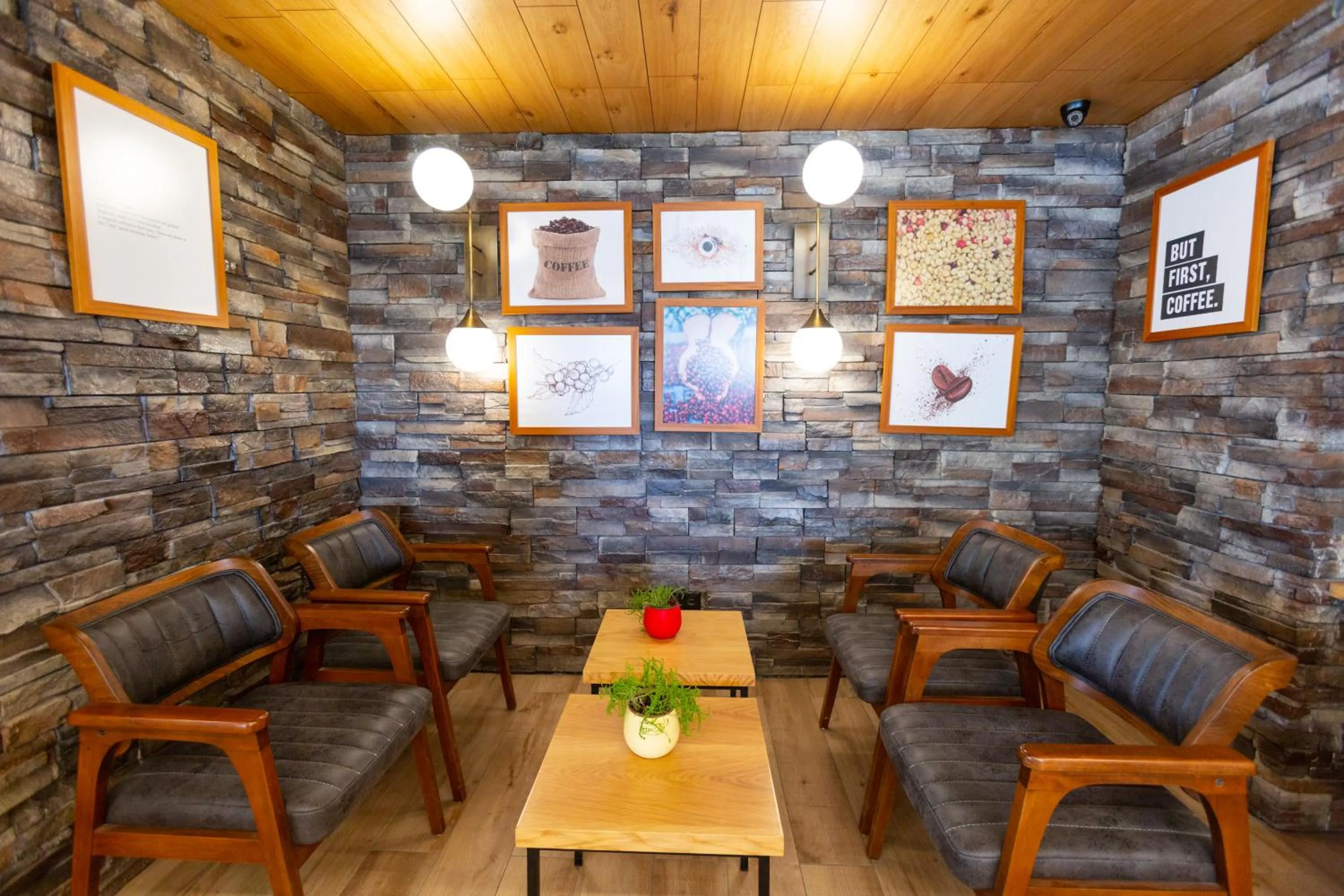 Coffee/tea facilities in Alan Suites