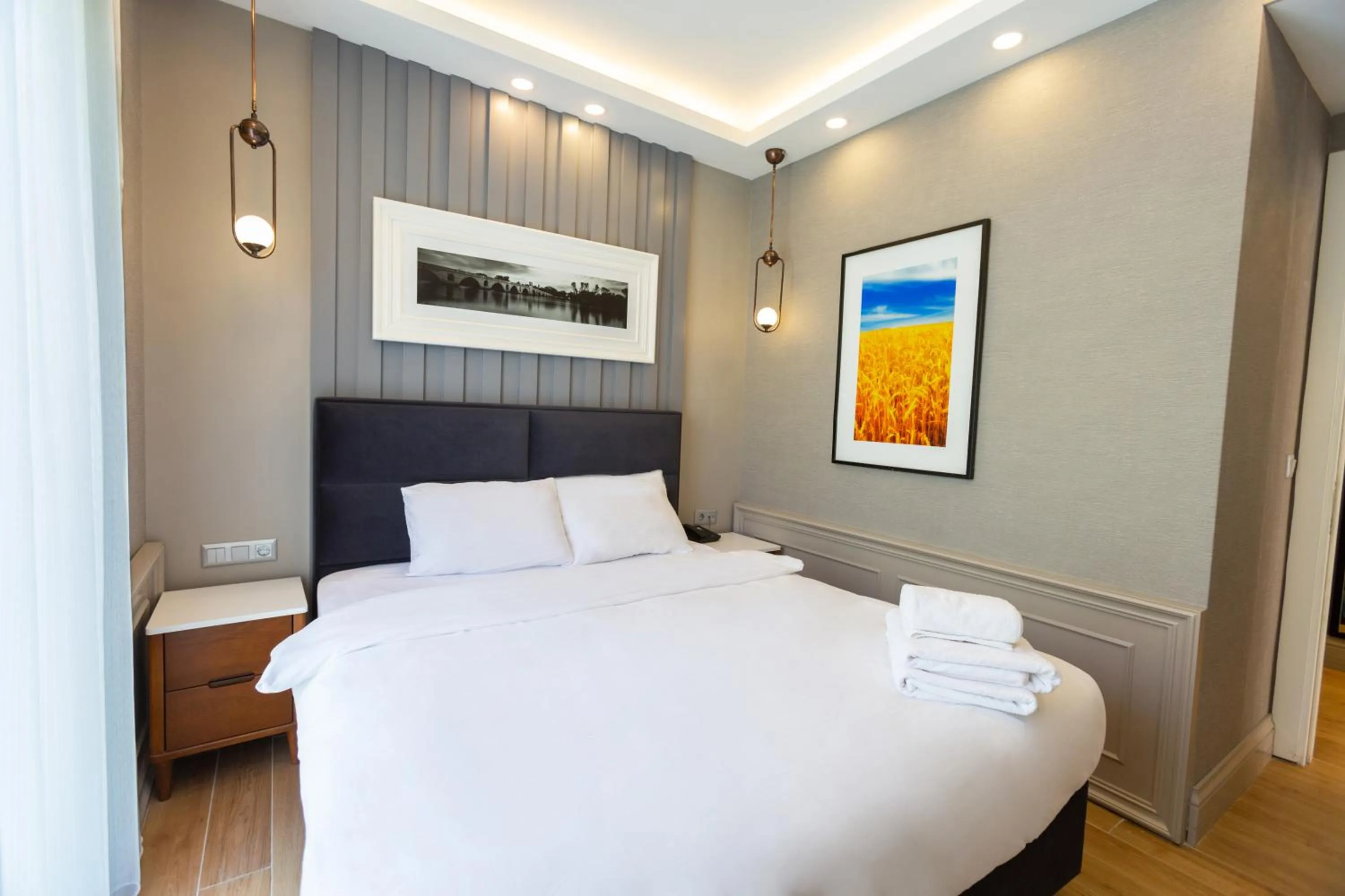 Bedroom, Bed in Alan Suites