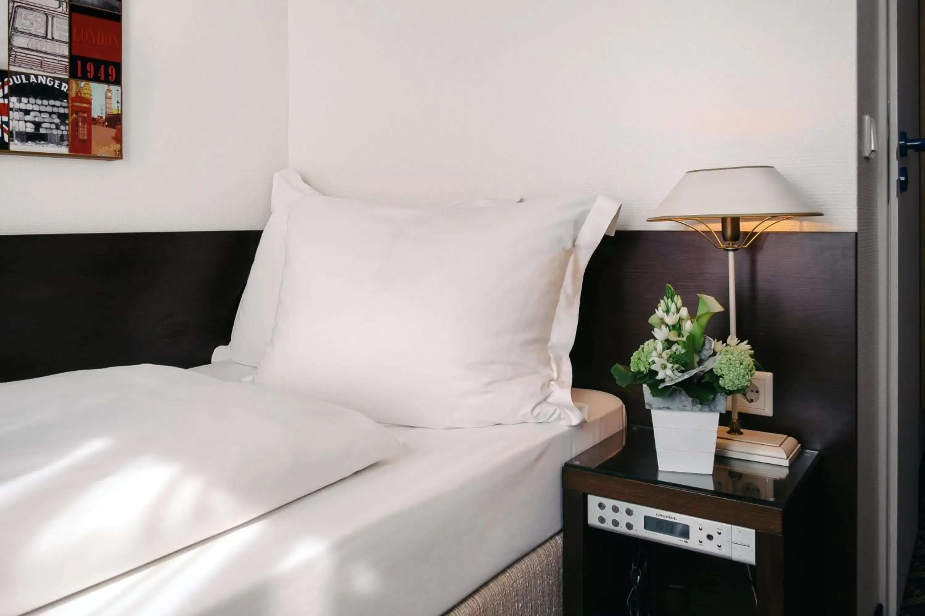 Officer Class Single Room in Hotel Stella Maris Officer Class Single Room in Hotel Stella Maris