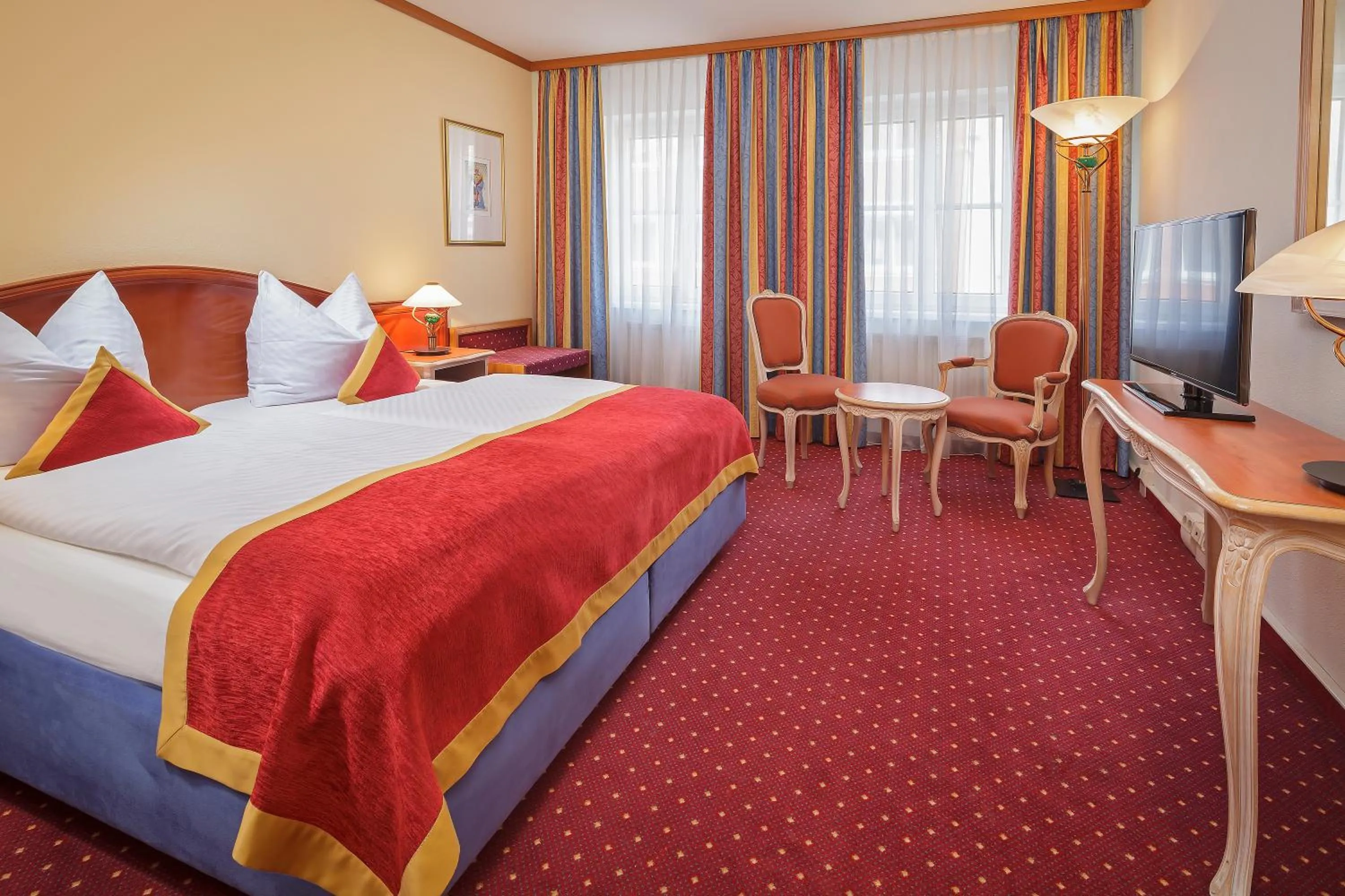 Photo of the whole room, Bed in Luitpoldpark-Hotel