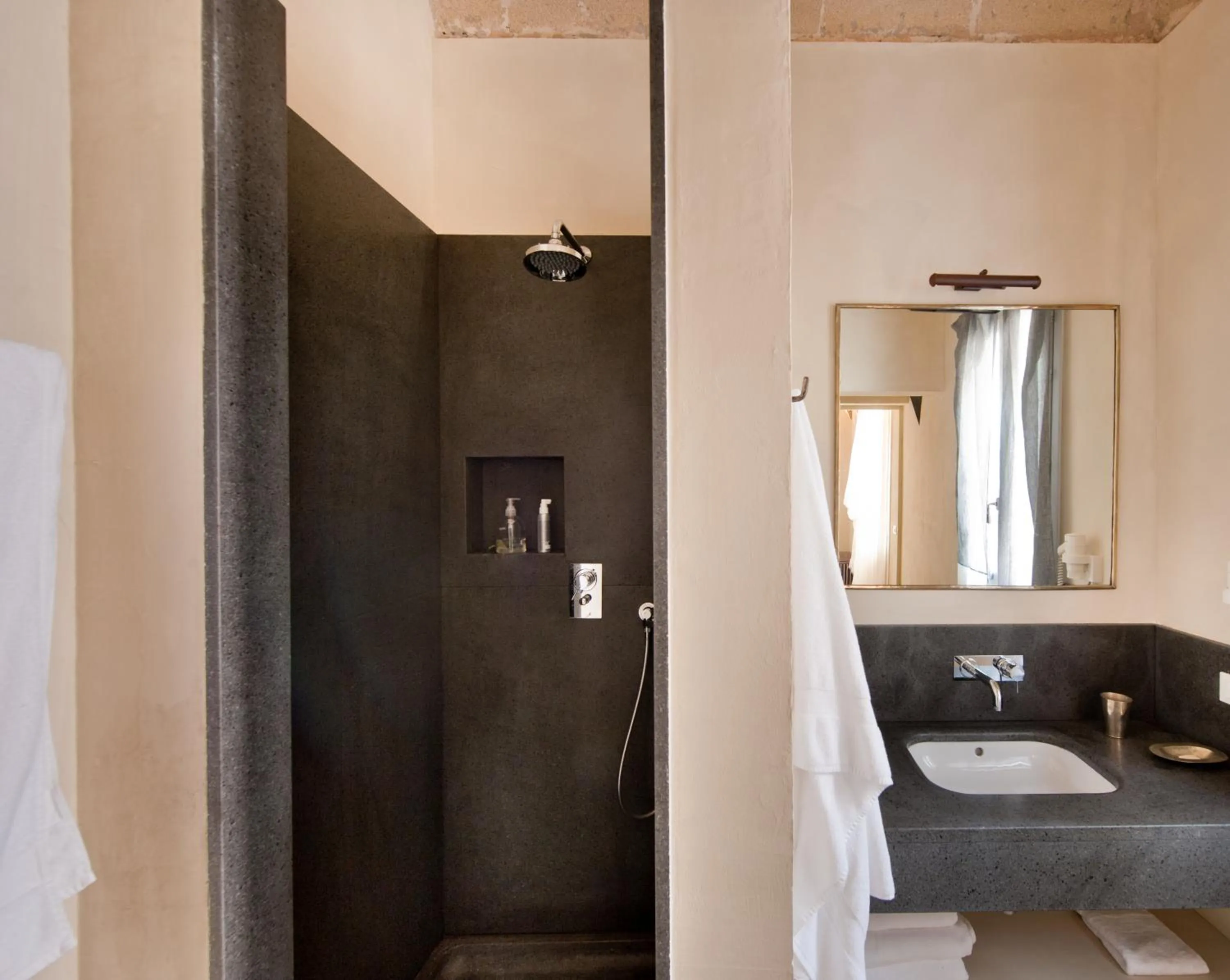 Shower in La Casa Dell'Arancio