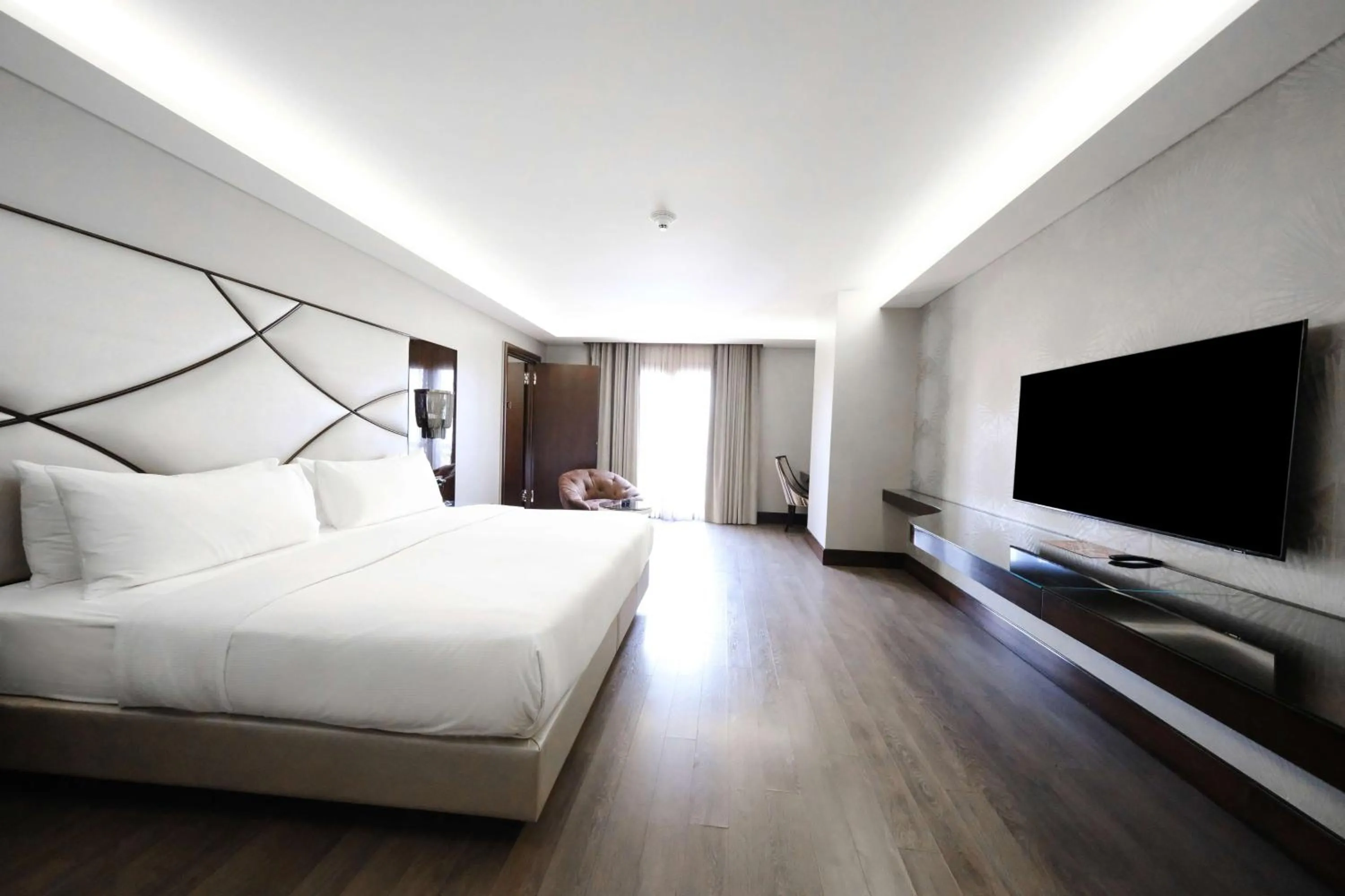 Bedroom, Bed in DoubleTree by Hilton Istanbul Gayrettepe
