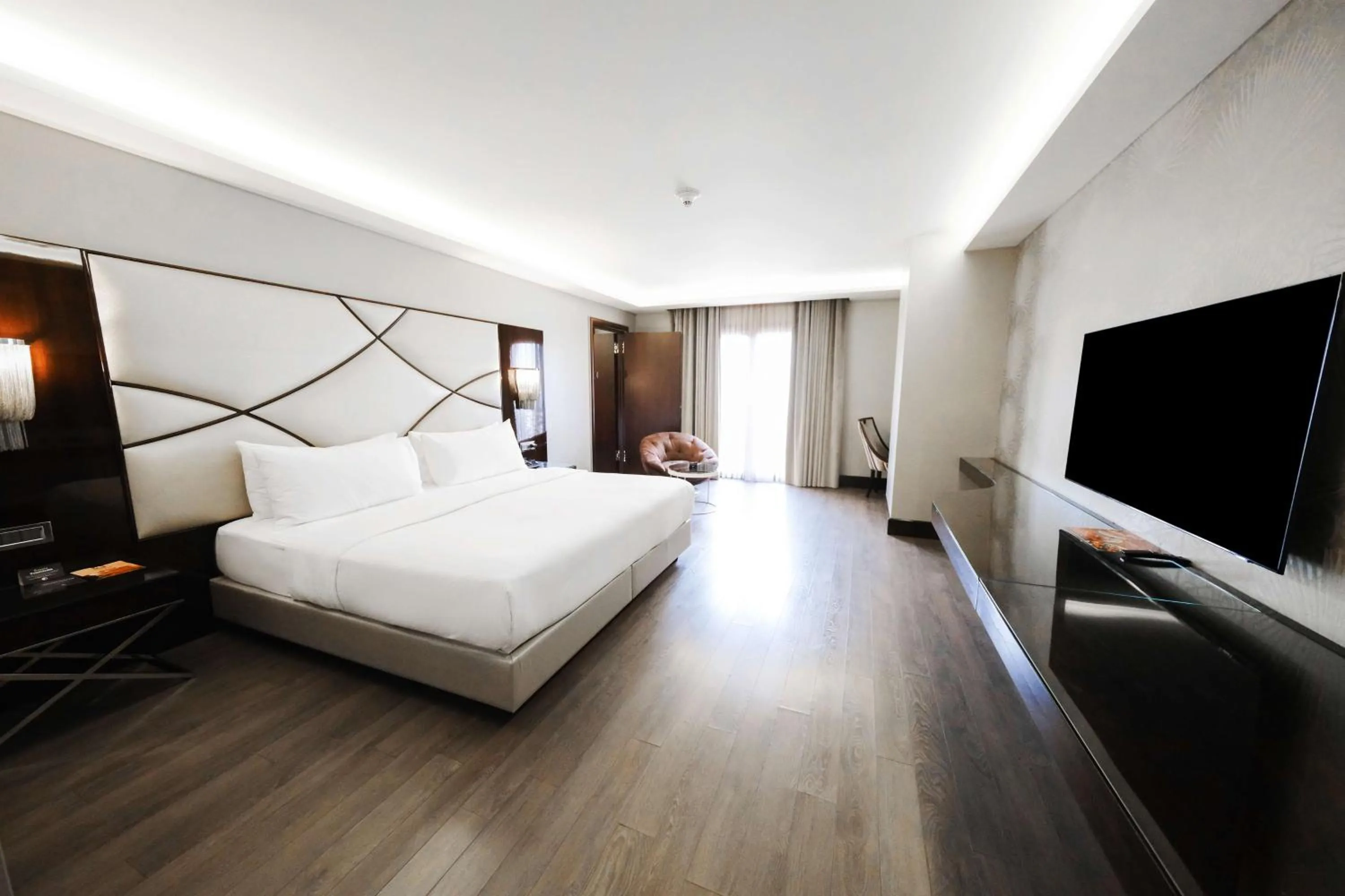 Bedroom, Bed in DoubleTree by Hilton Istanbul Gayrettepe
