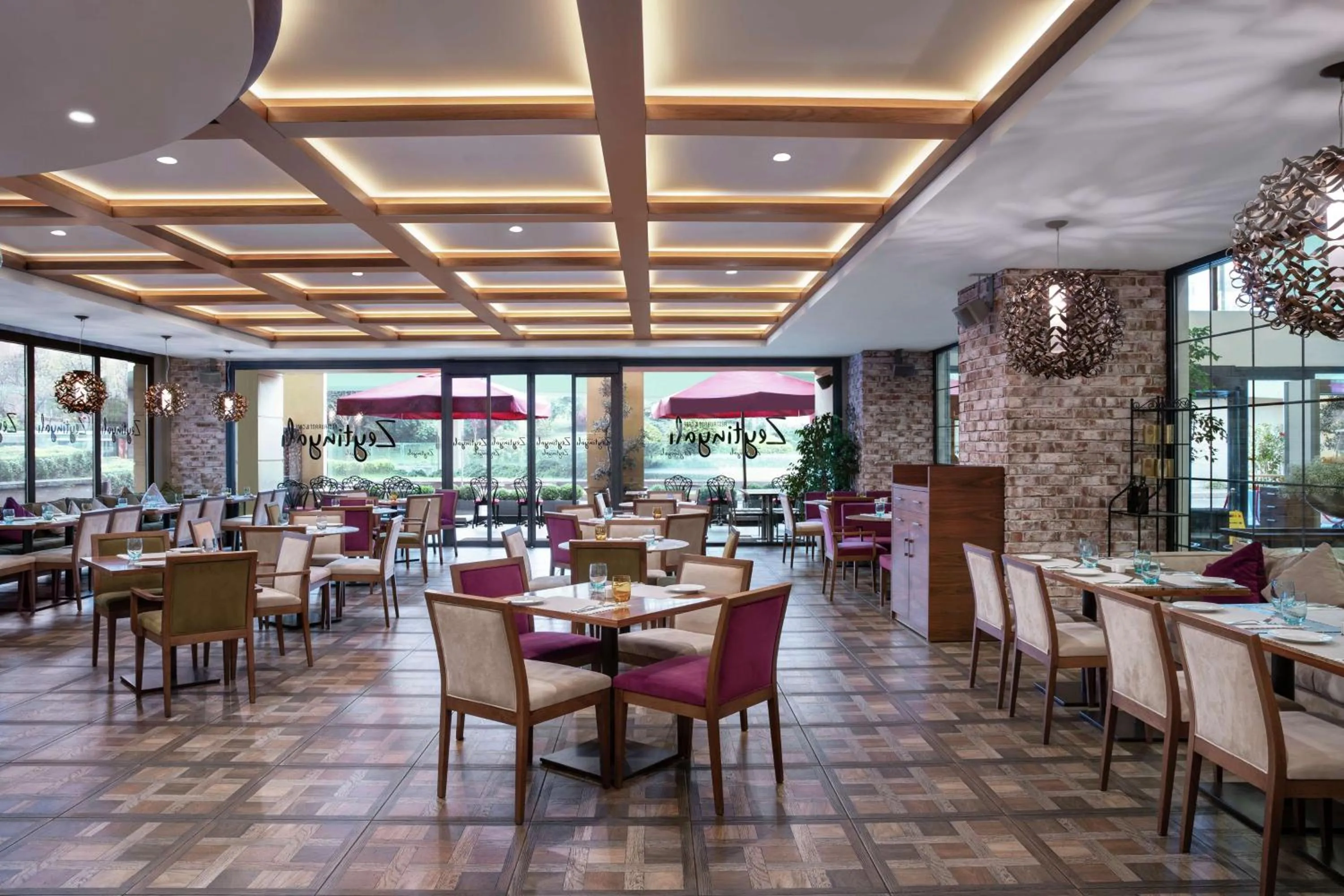 Restaurant/places to eat in DoubleTree by Hilton Istanbul Gayrettepe
