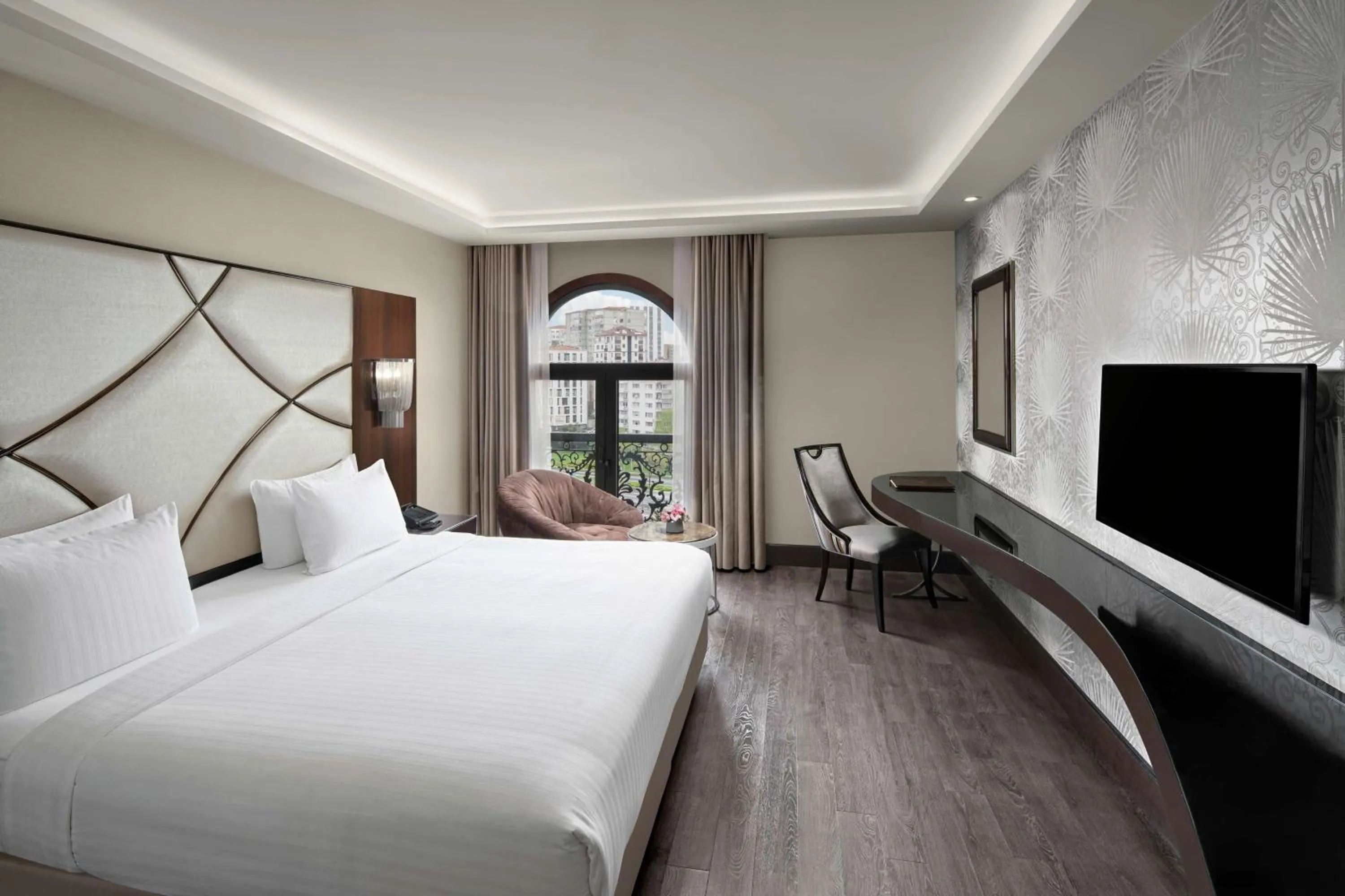 Bedroom, Bed in DoubleTree by Hilton Istanbul Gayrettepe