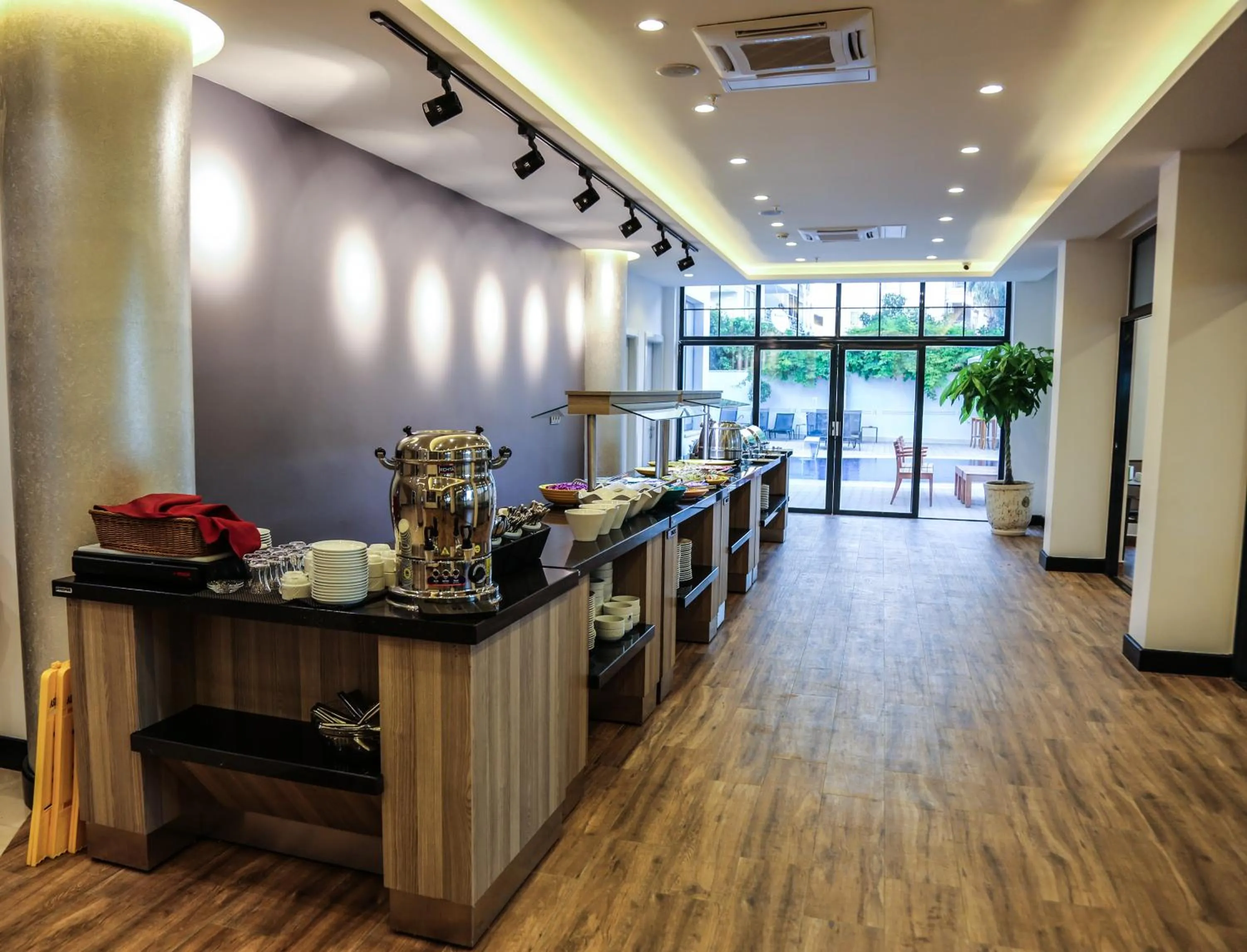 Communal lounge/ TV room in Asli Hotel