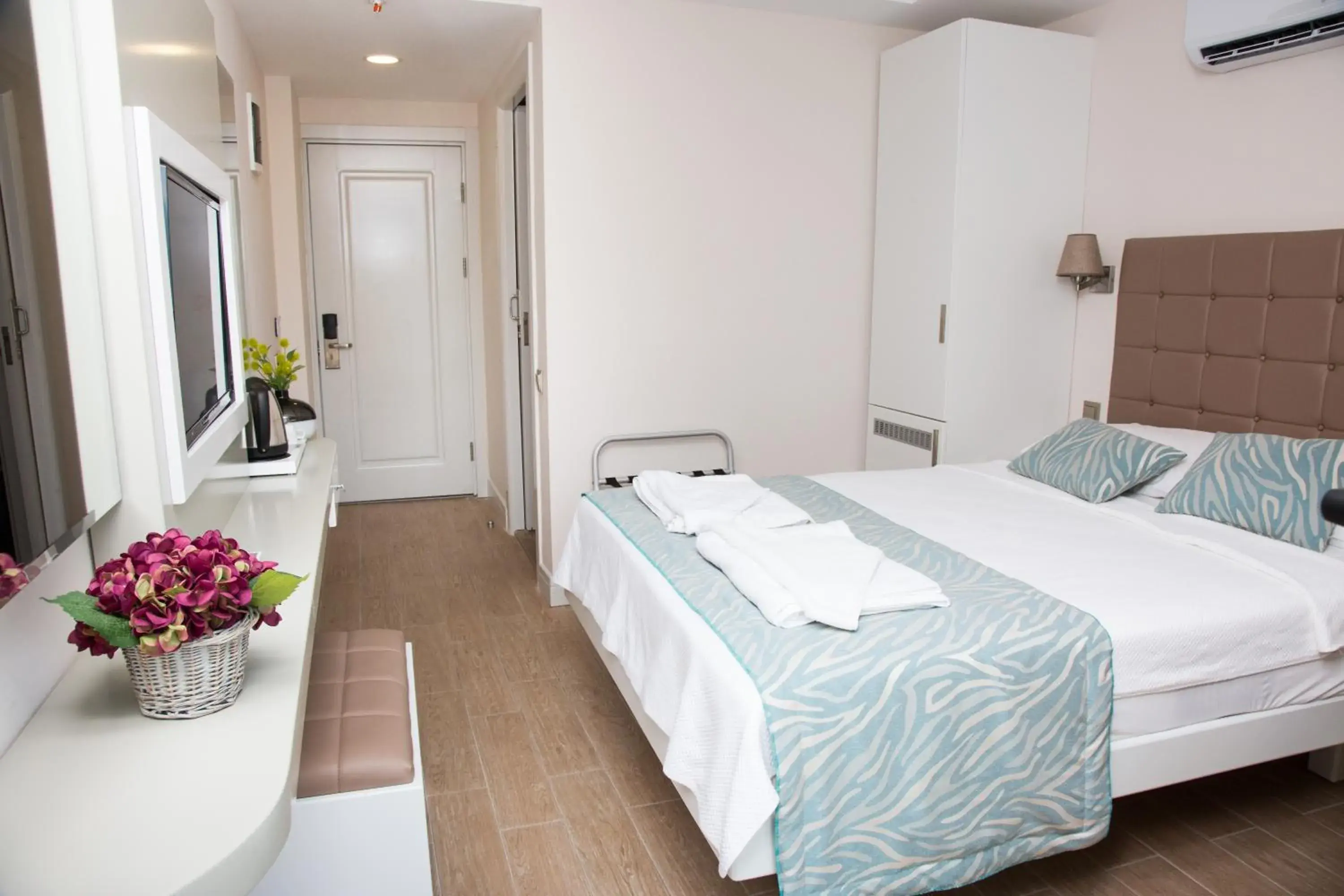 Double or Twin Room with Partial Sea View in Asli Hotel Double or Twin Room with Partial Sea View in Asli Hotel